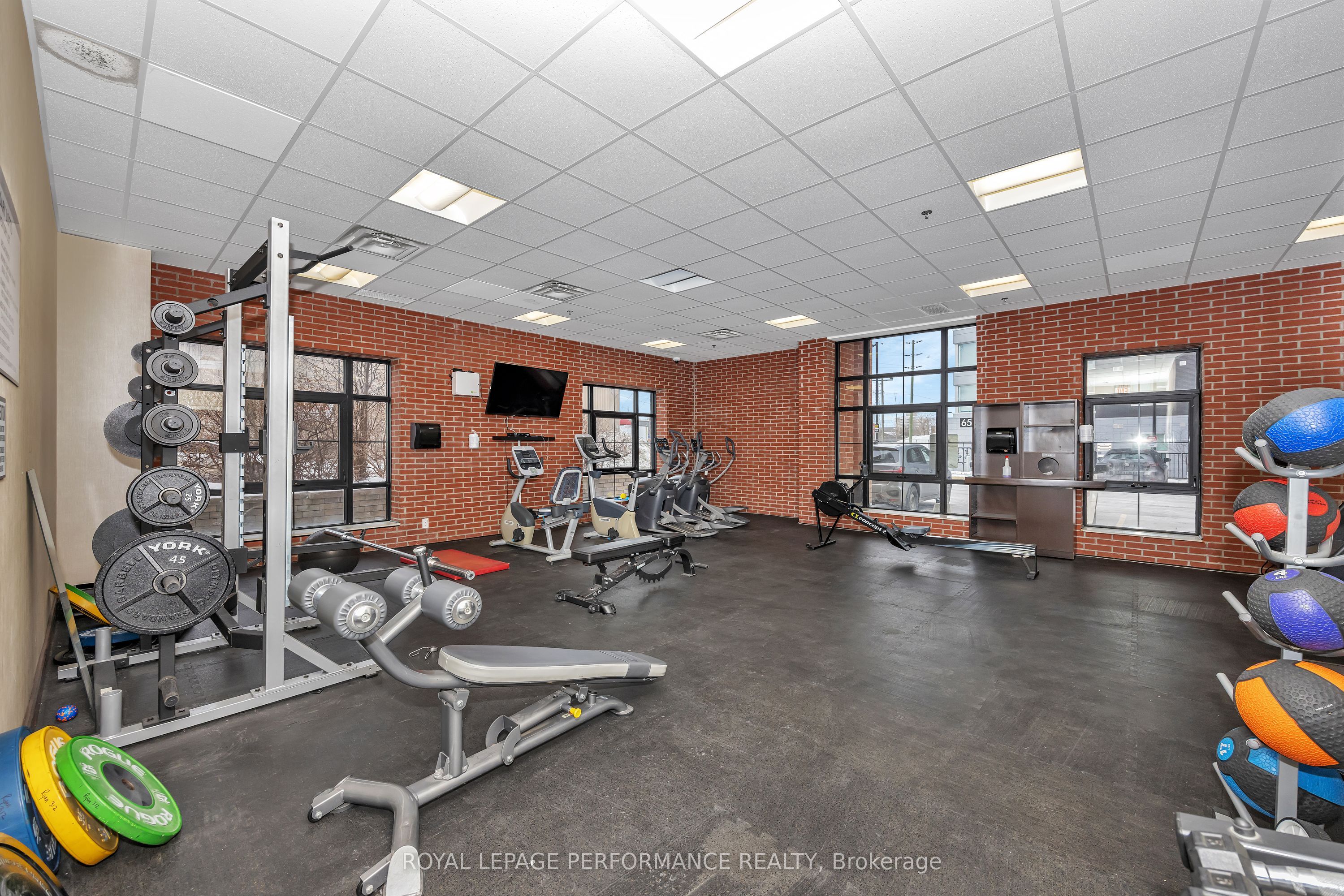 #1008 - 555 Anand Property Photo 20