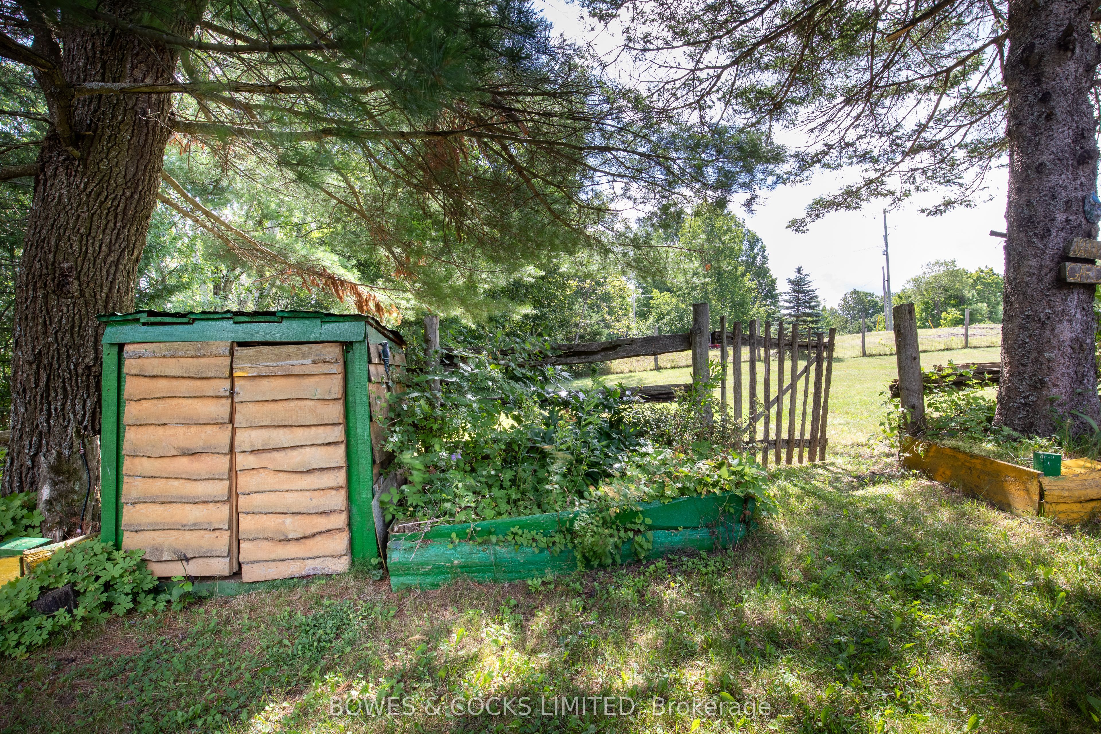 197 King Road W Property Photo 20
