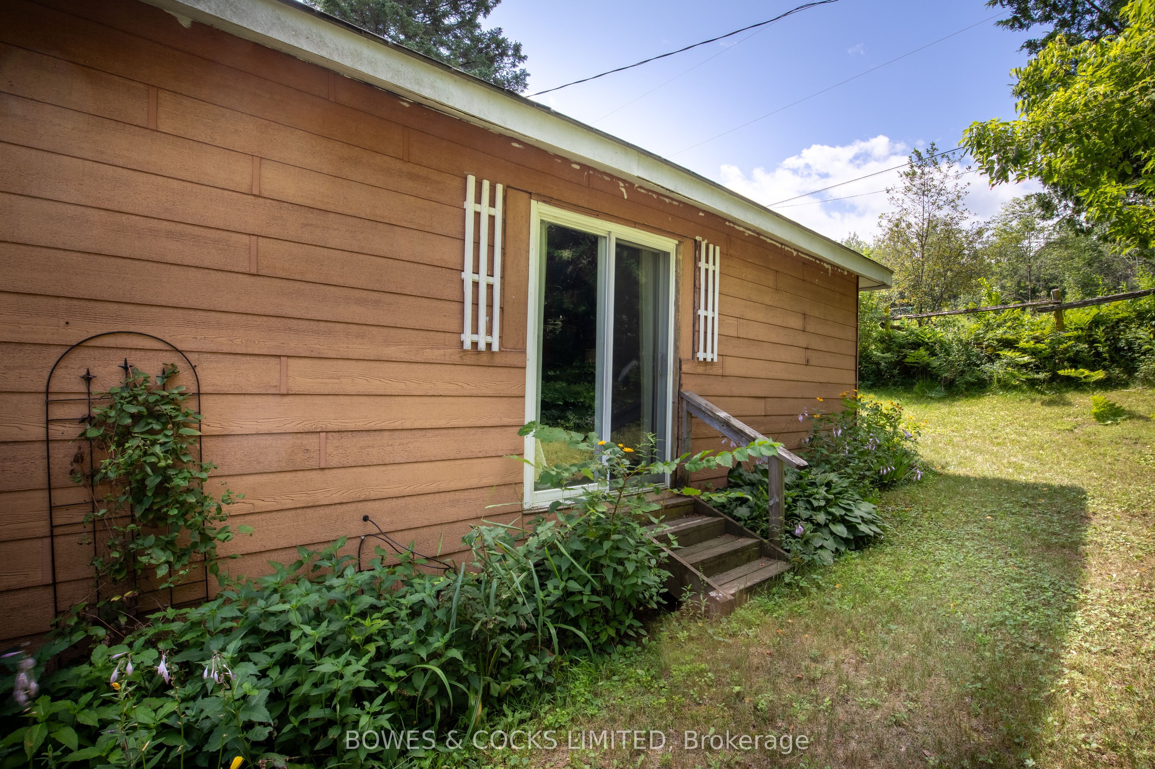 197 King Road W Property Photo 25