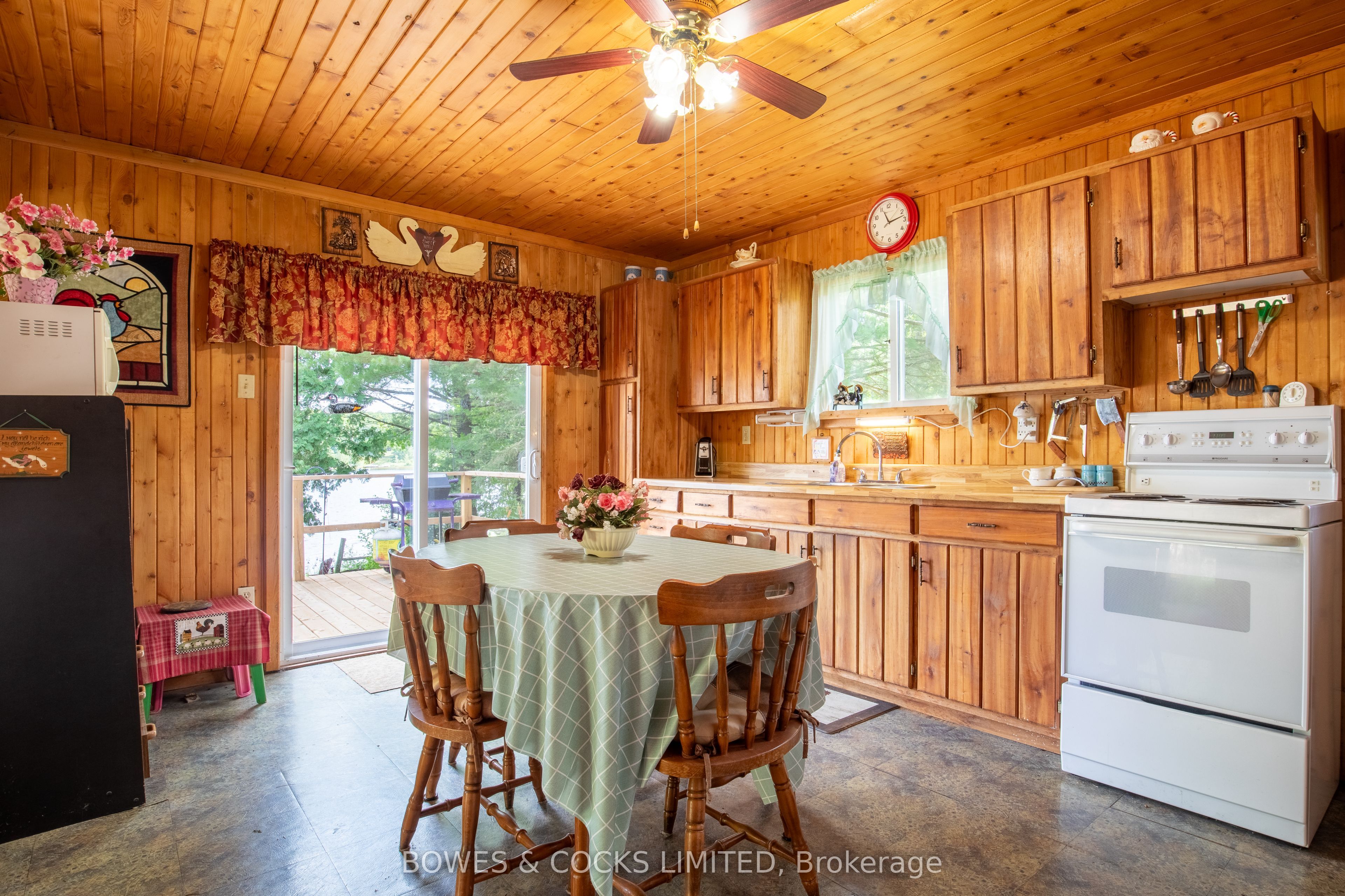197 King Road W Property Photo 36