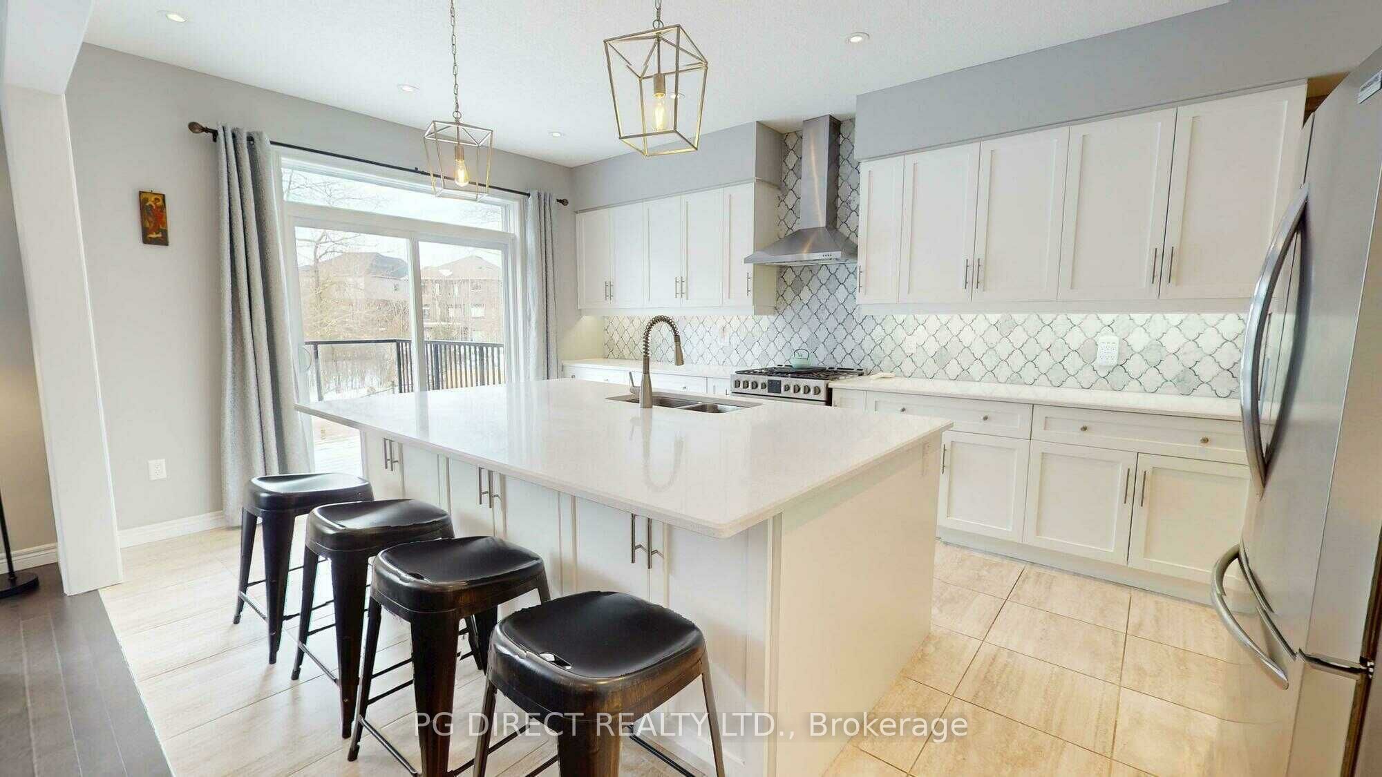 111 Ambrous Crescent Property Photo 2