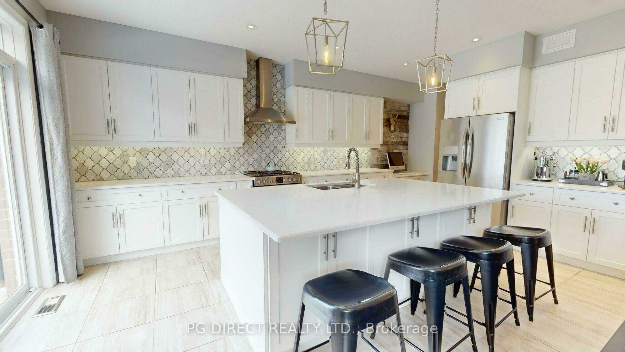 111 Ambrous Crescent Property Photo 3