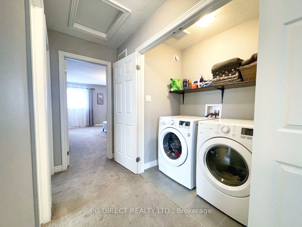 111 Ambrous Crescent Property Photo 12