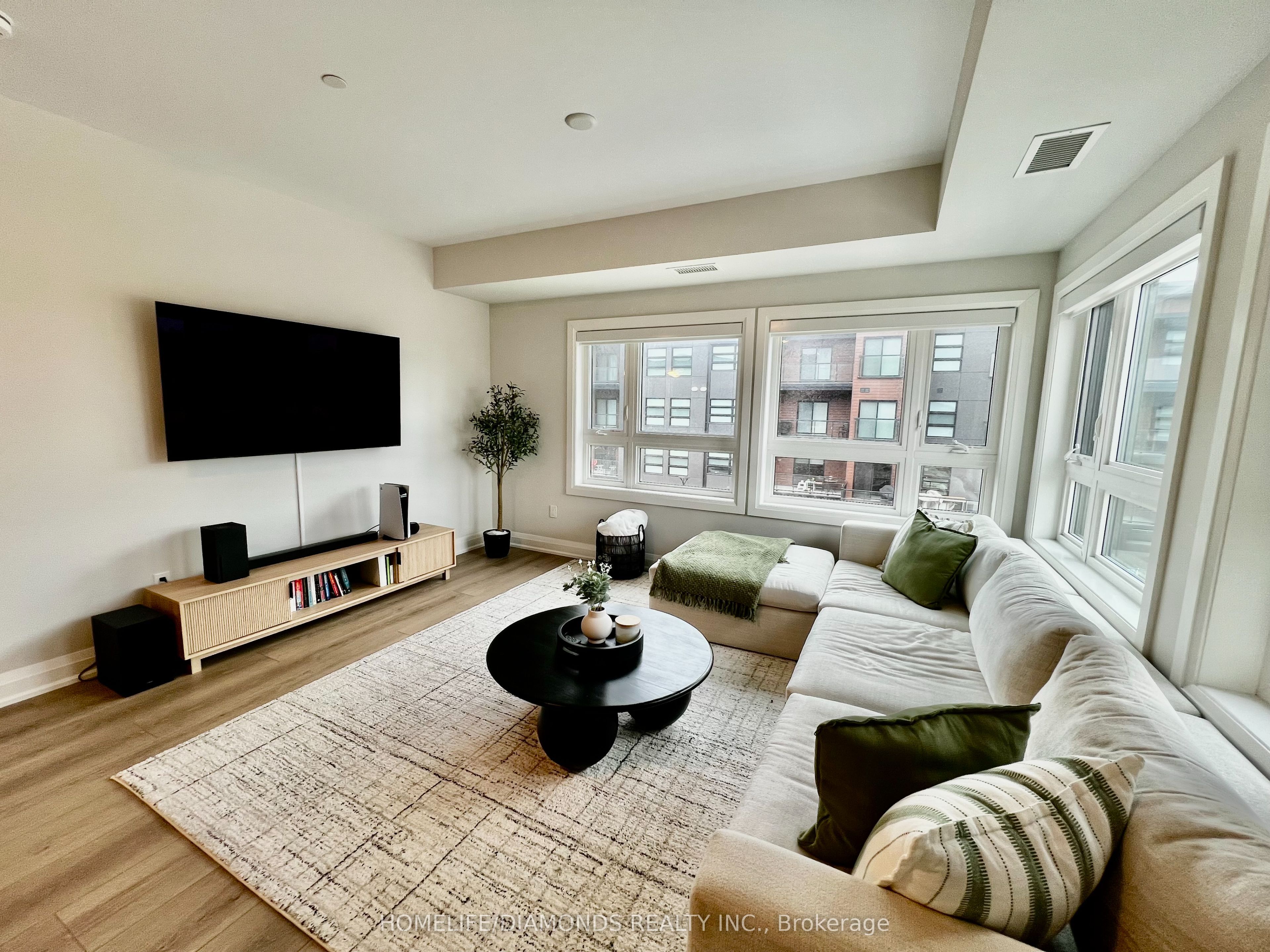 #304 - 118 Summersides Boulevard Property Photo 3