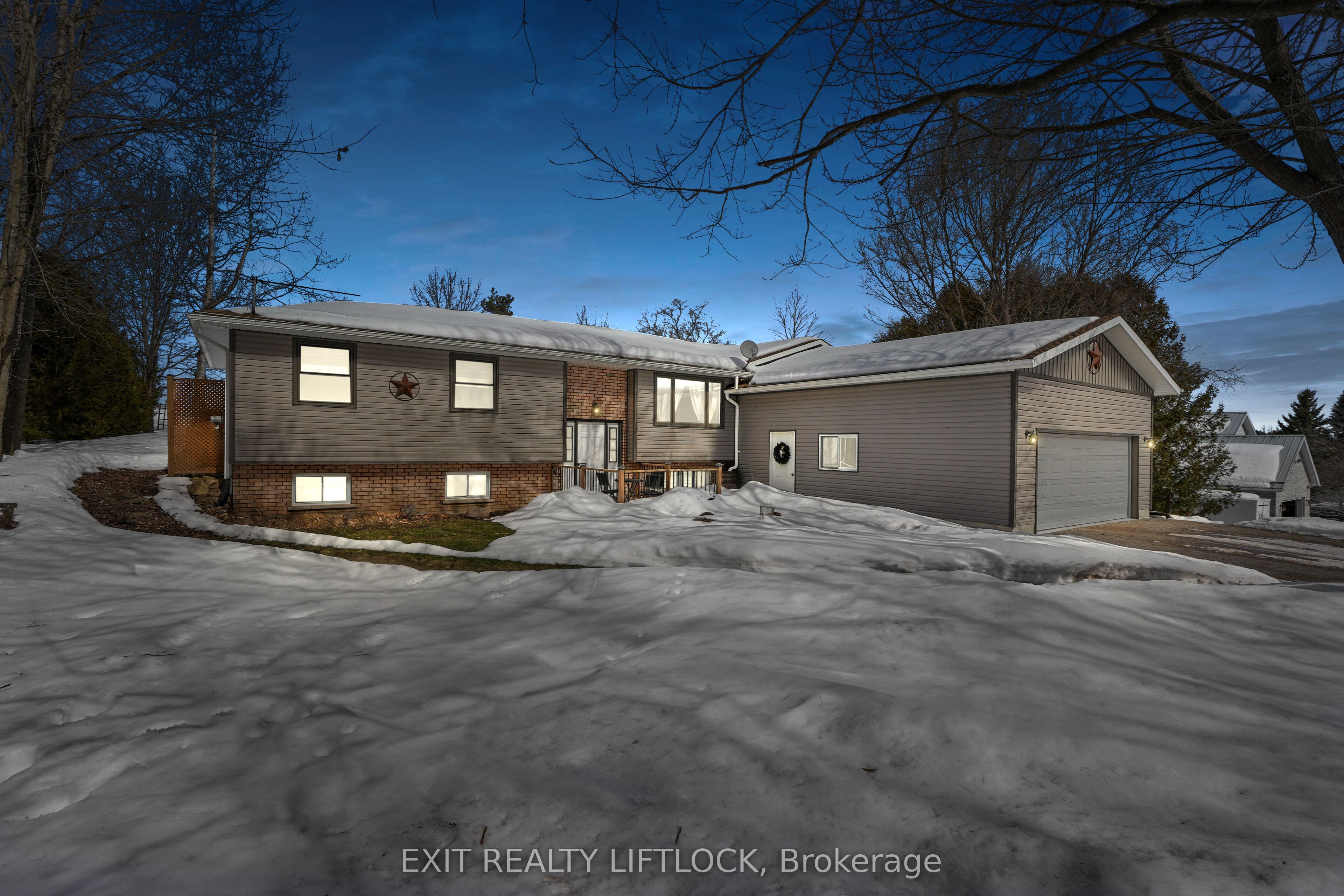 196 Centre Line Property Photo