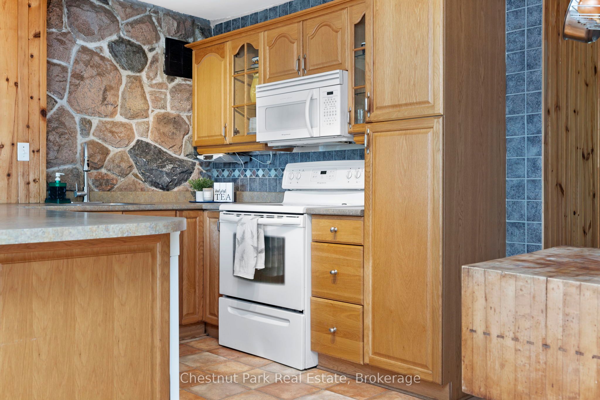 1260 Winders Bay Road Property Photo 5