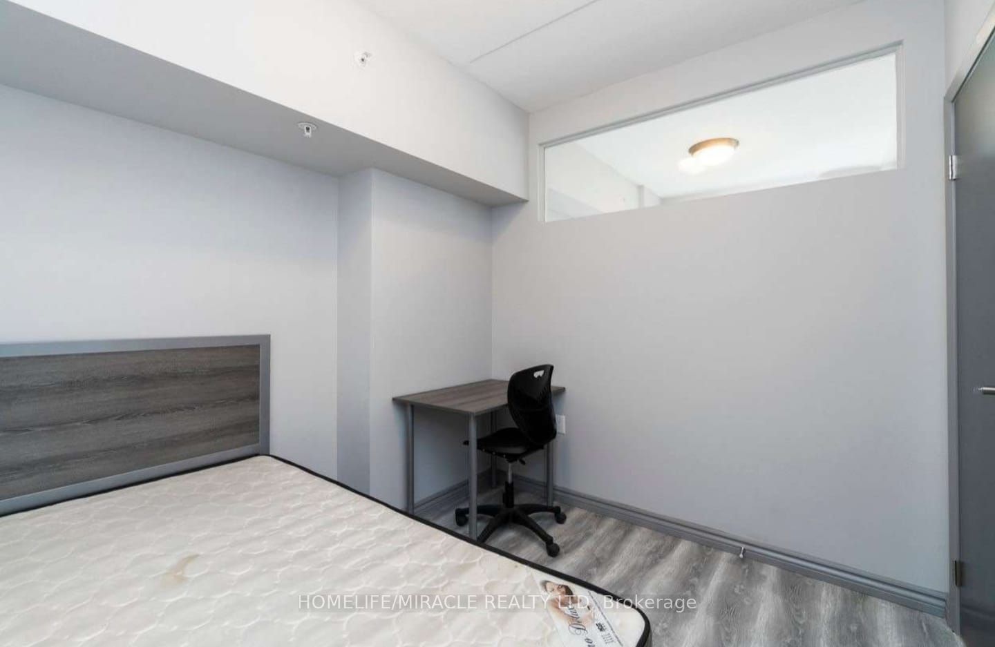 #407a - 275 Larch Street Property Photo 2