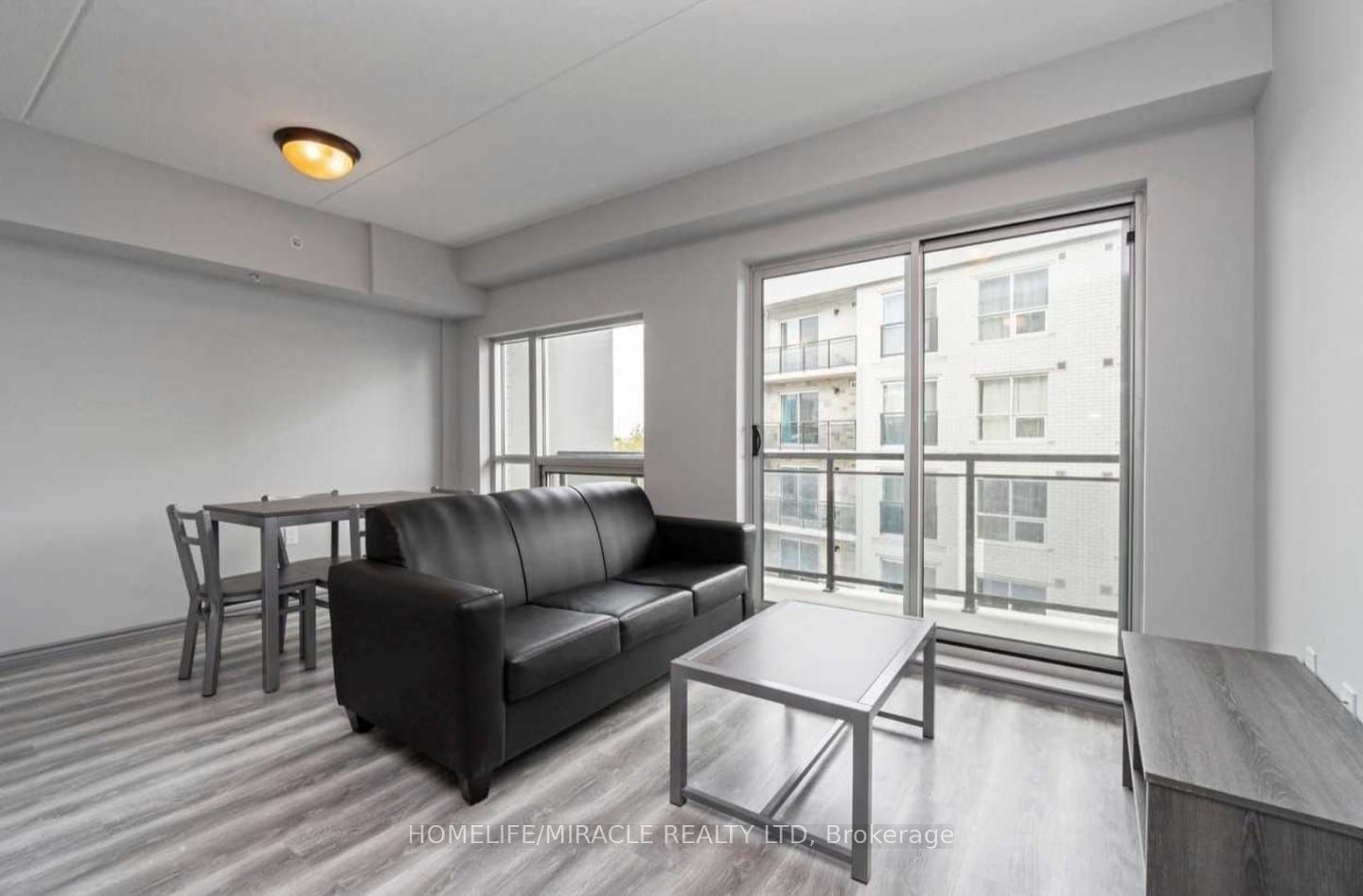 #407a - 275 Larch Street Property Photo 3