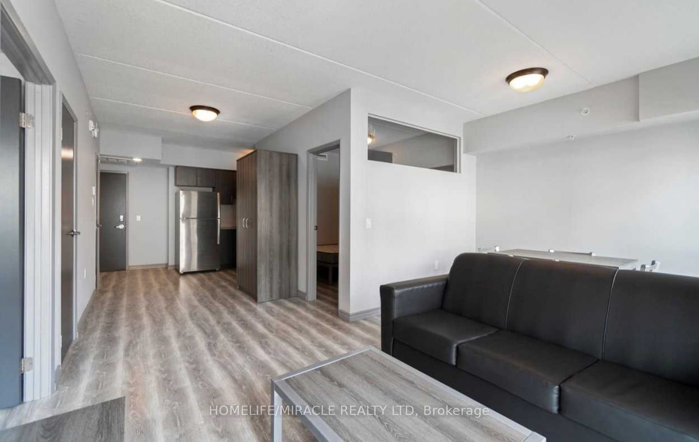 #407a - 275 Larch Street Property Photo 5