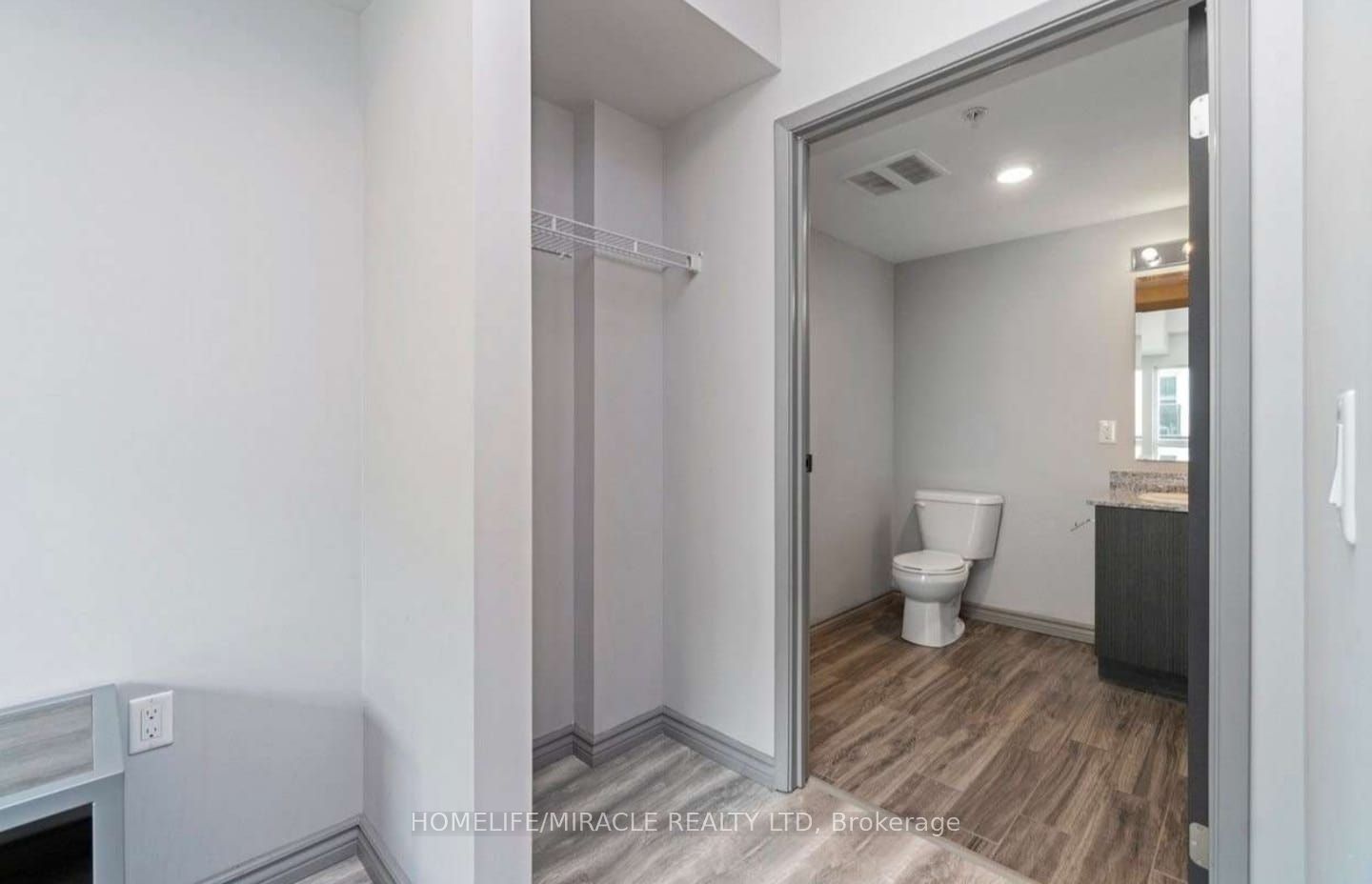 #407a - 275 Larch Street Property Photo 8