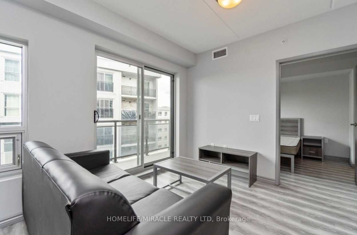 #407a - 275 Larch Street Property Photo 9