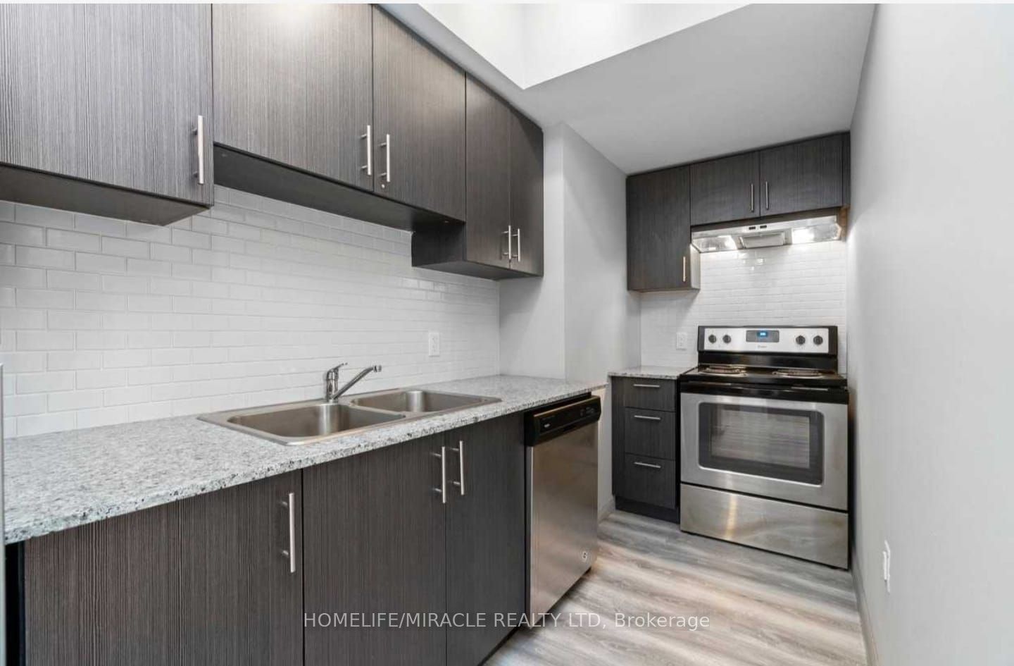 #407a - 275 Larch Street Property Photo 11