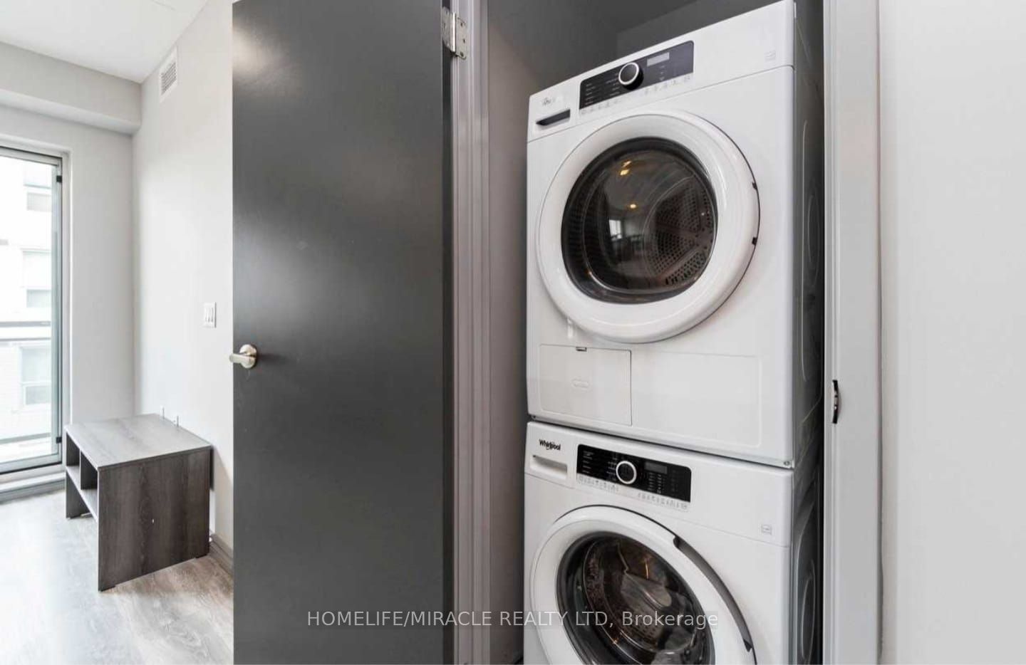 #407a - 275 Larch Street Property Photo 14