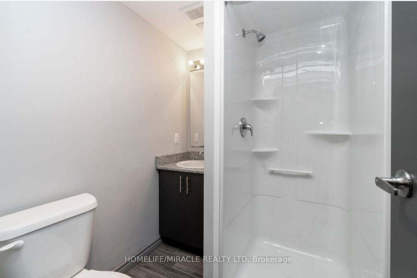 #407a - 275 Larch Street Property Photo 15