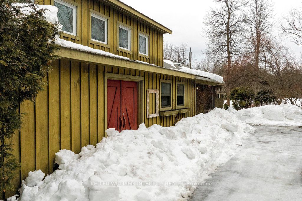 7590 Dwyer Hill Road Property Photo