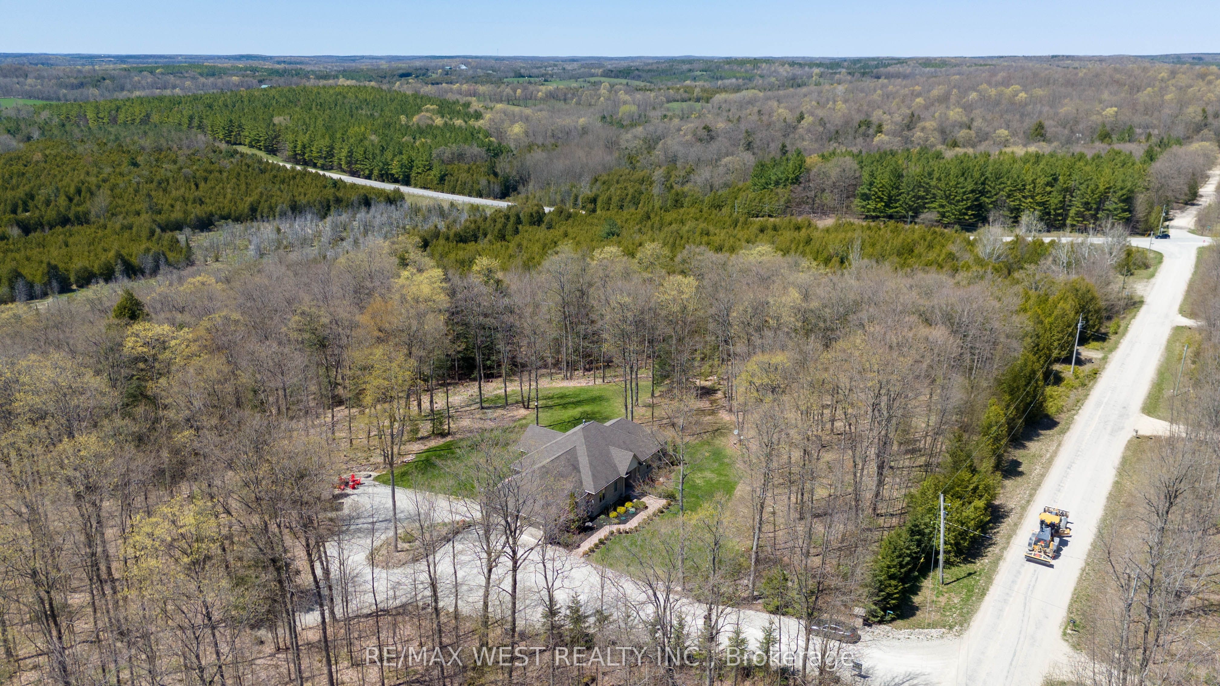 414498 Baseline Road Property Photo