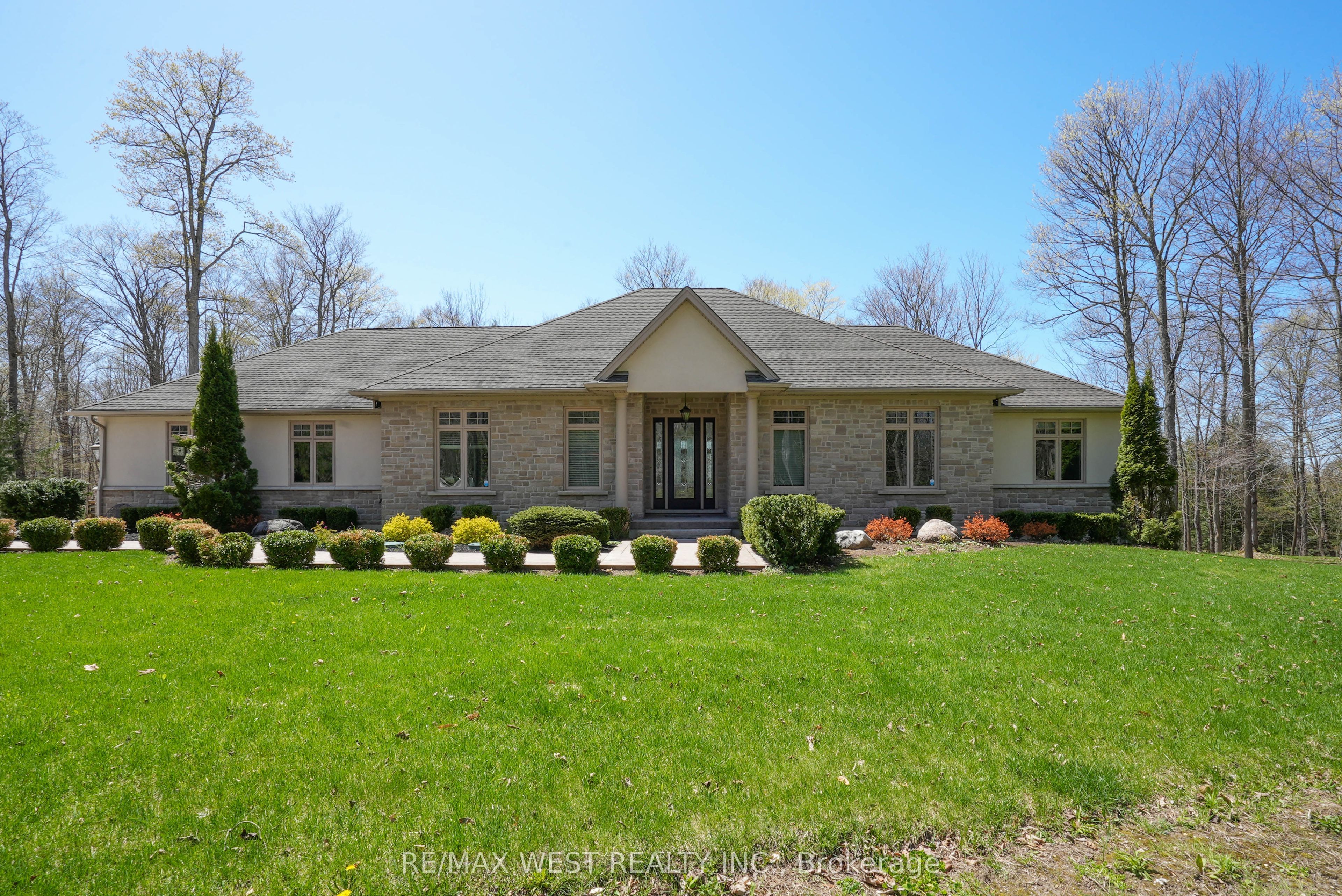 414498 Baseline Road Property Photo 2