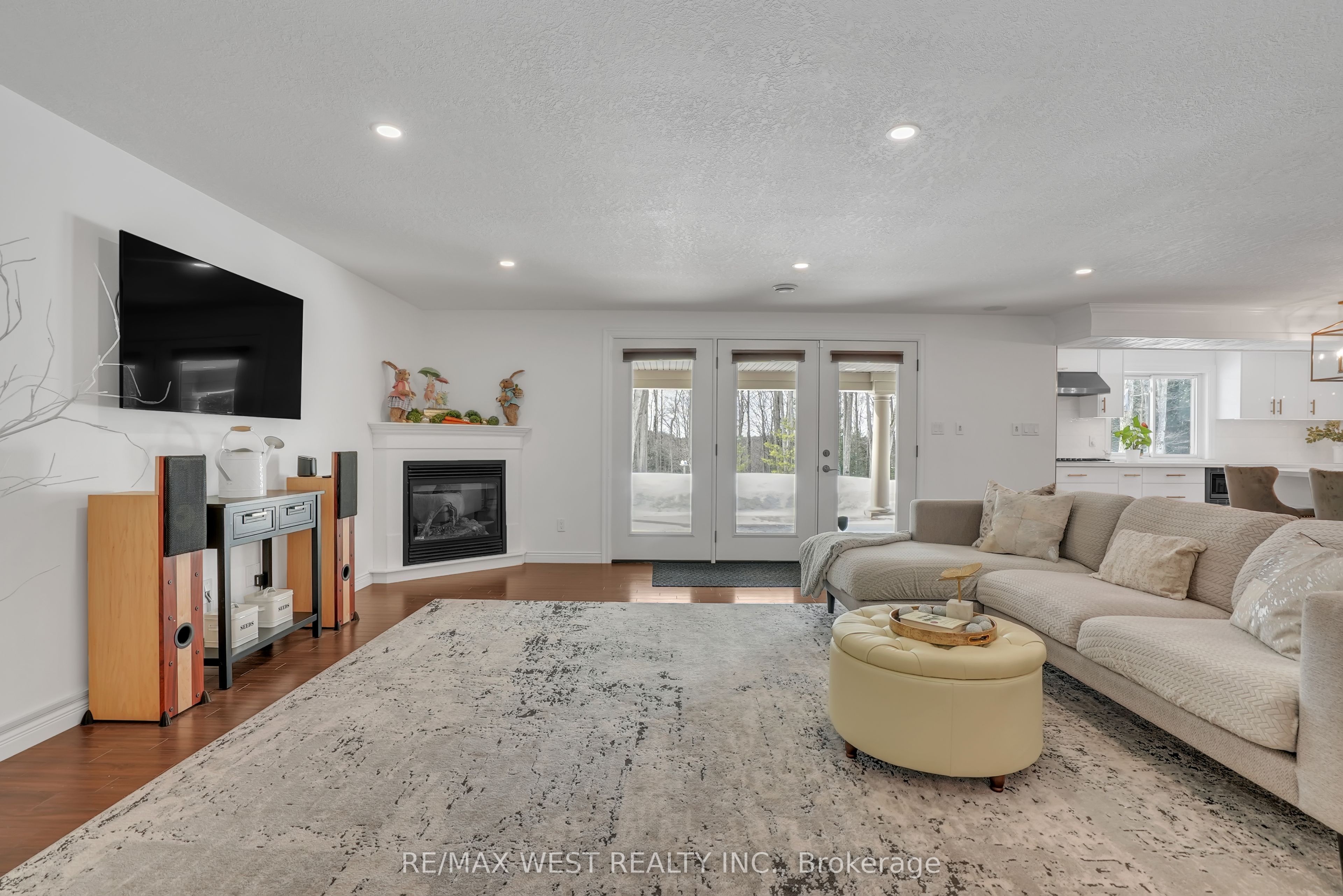 414498 Baseline Road Property Photo 3