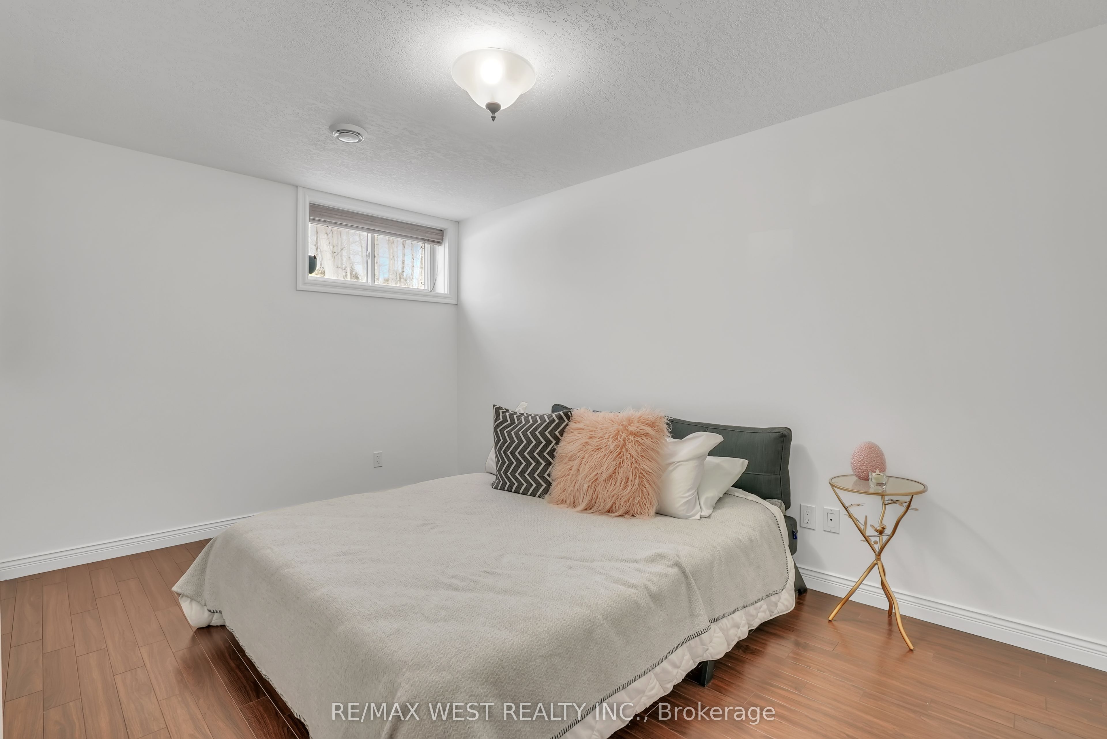 414498 Baseline Road Property Photo 9