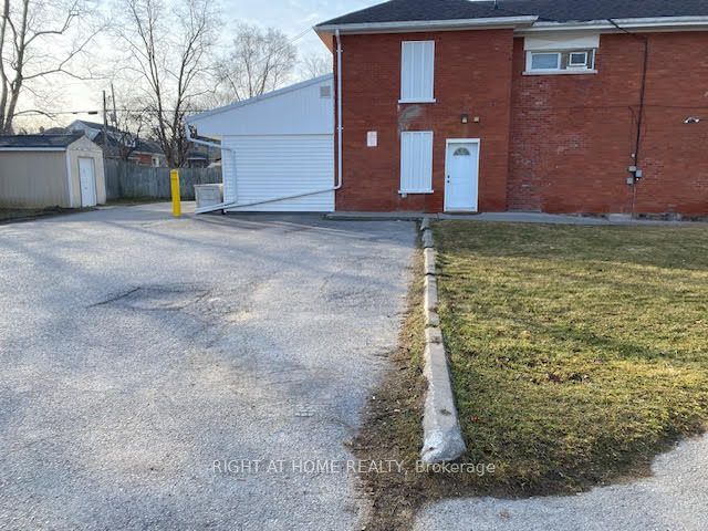 694-700 Armour Road Property Photo 18