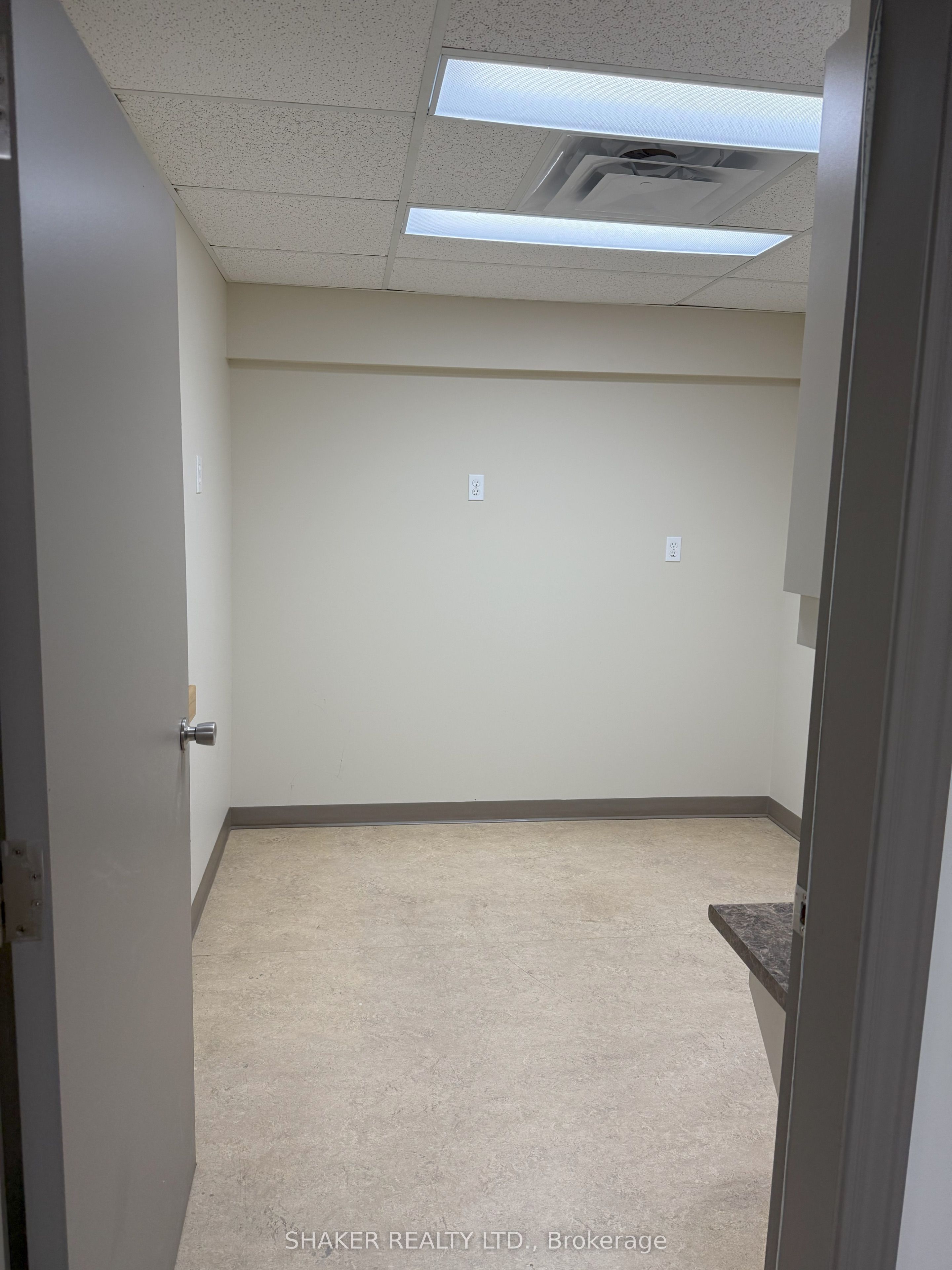 270 Elgin St Property Photo 12