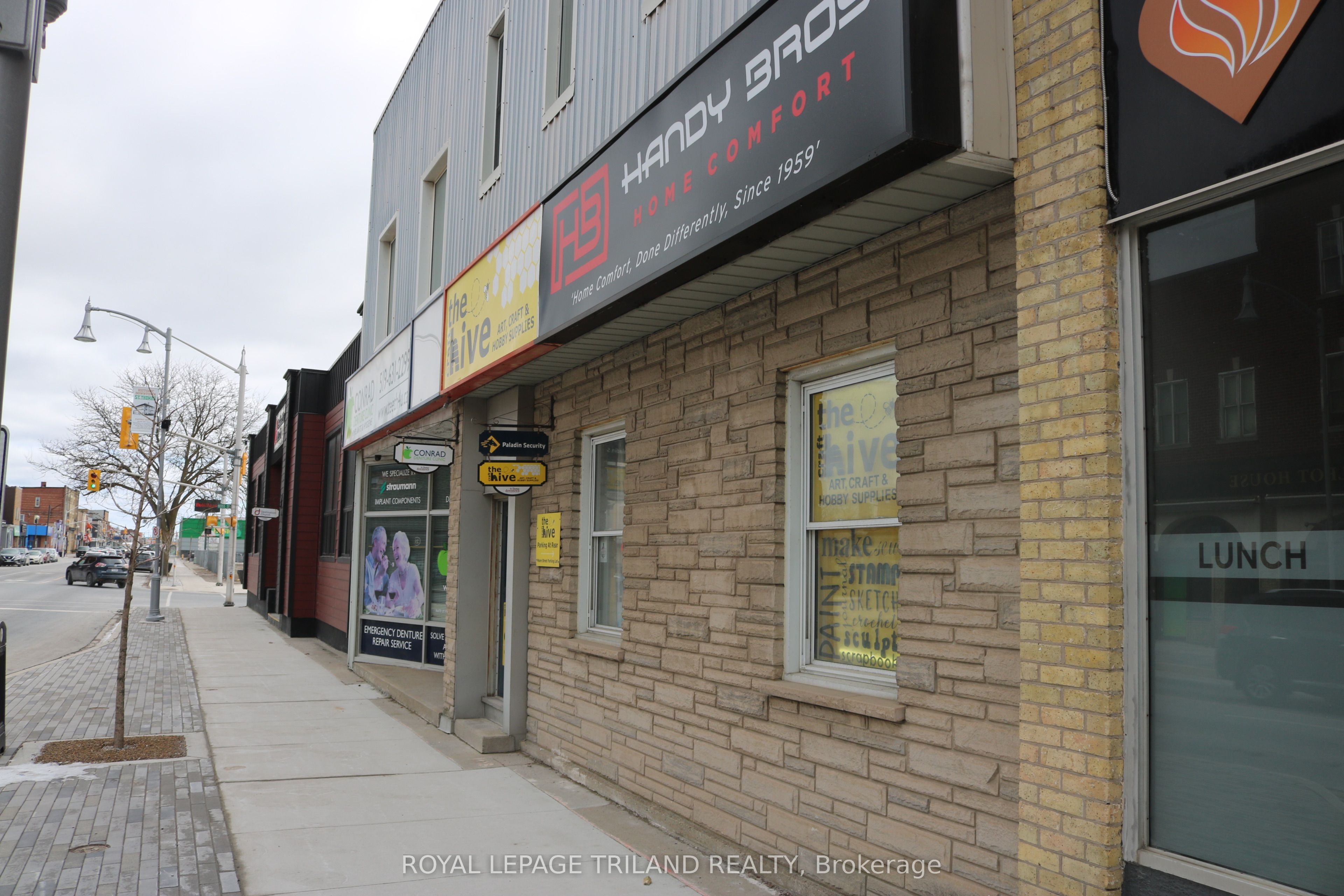 #main Floor - 656 Talbot Street Property Photo 3