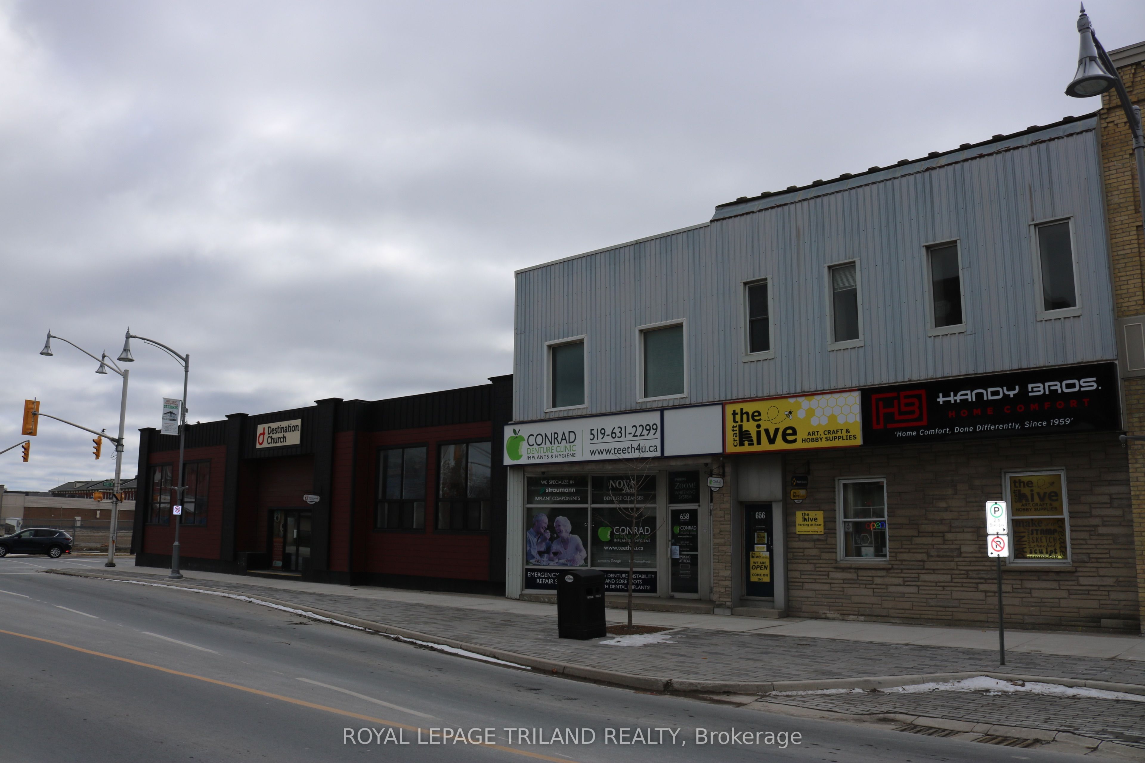 #main Floor - 656 Talbot Street Property Photo 5
