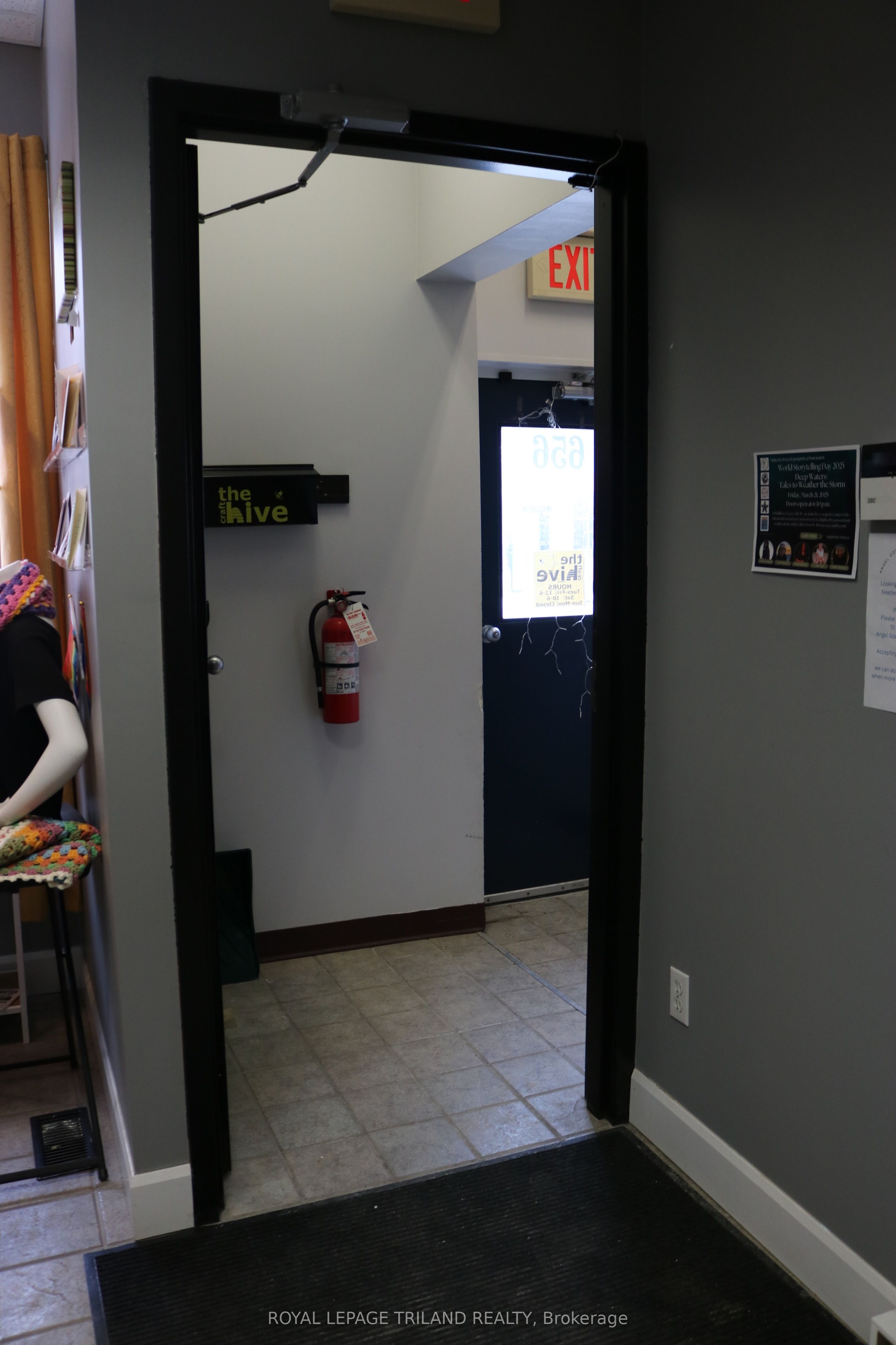 #main Floor - 656 Talbot Street Property Photo 9