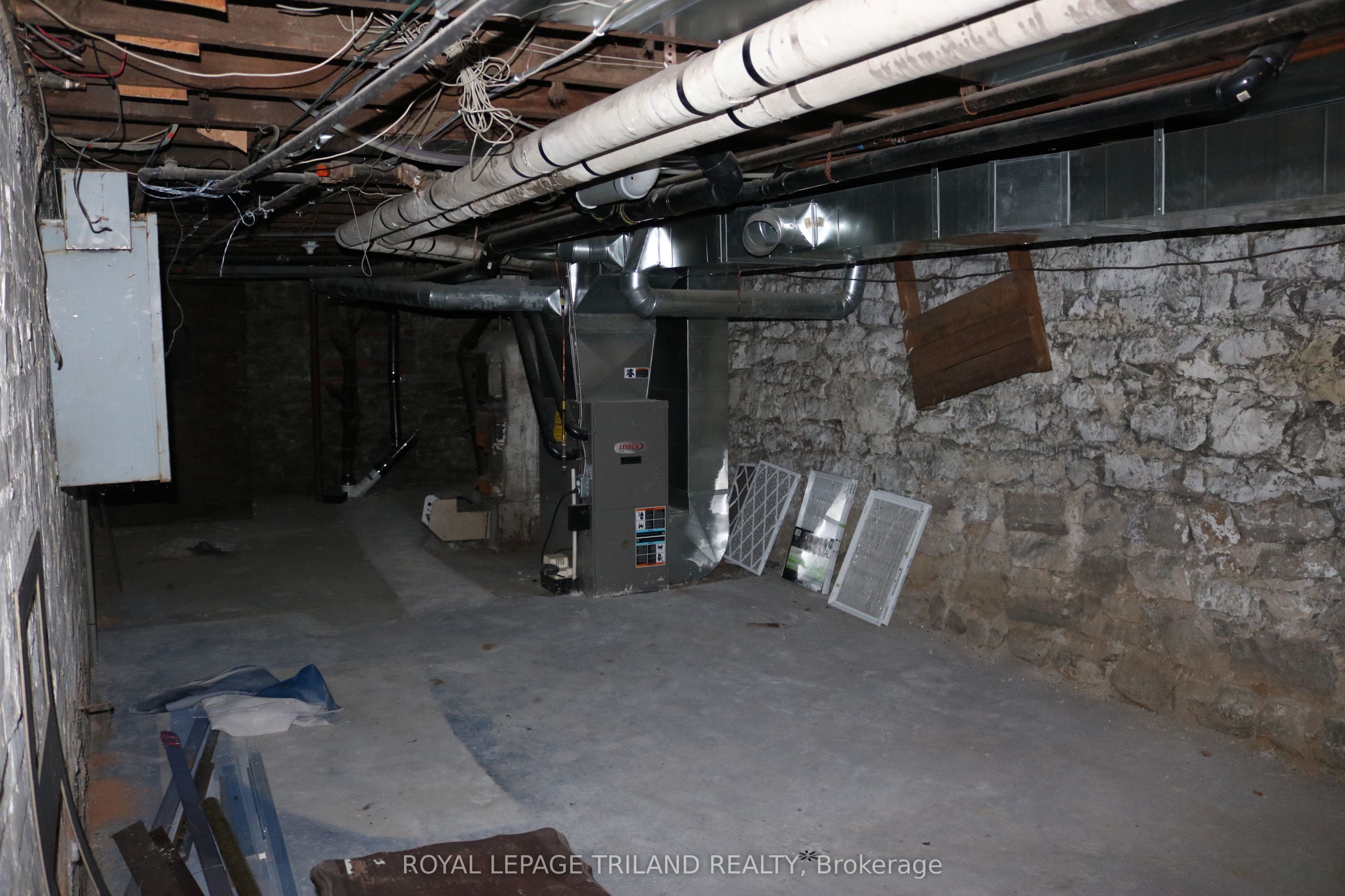 #main Floor - 656 Talbot Street Property Photo 35