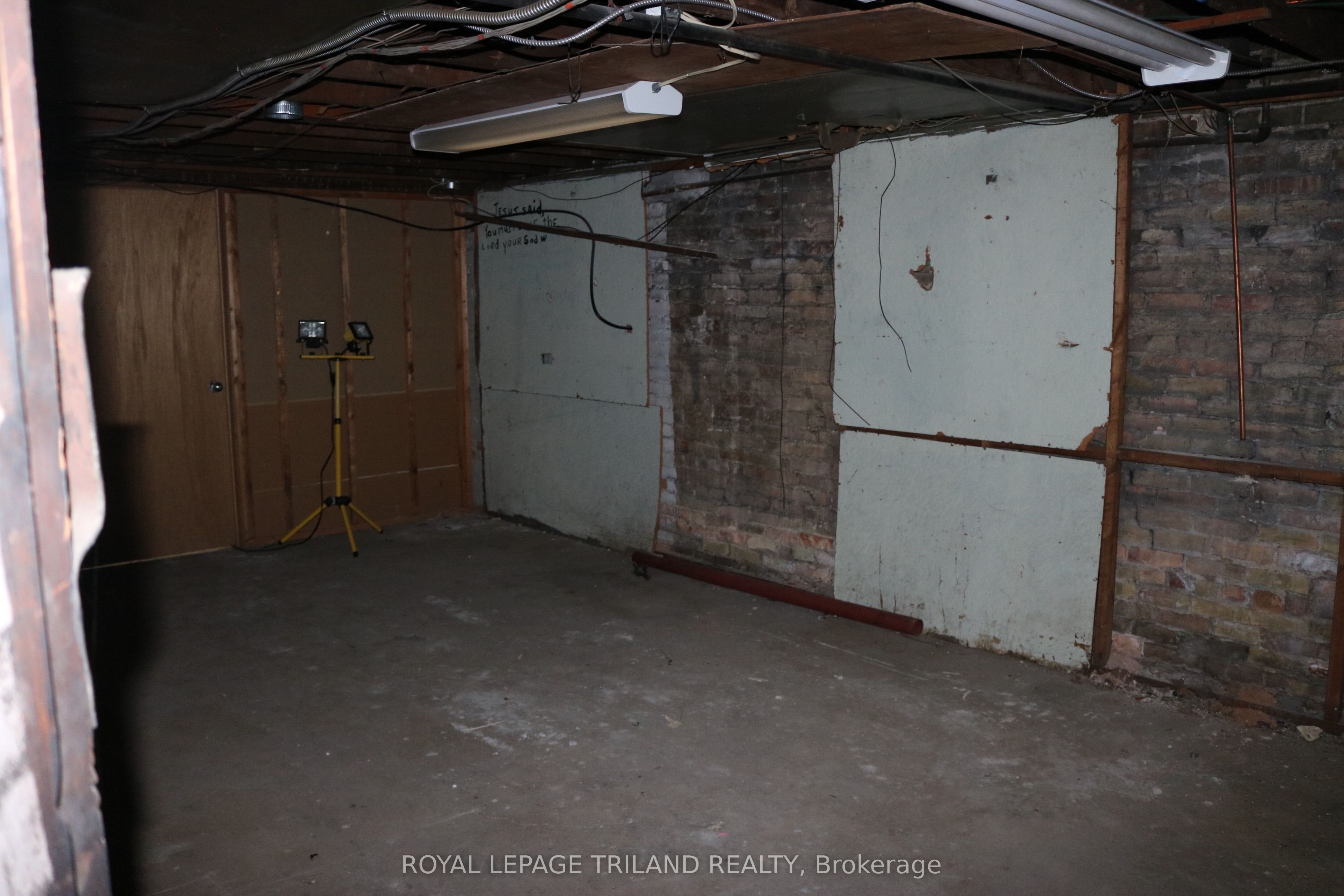 #main Floor - 656 Talbot Street Property Photo 37