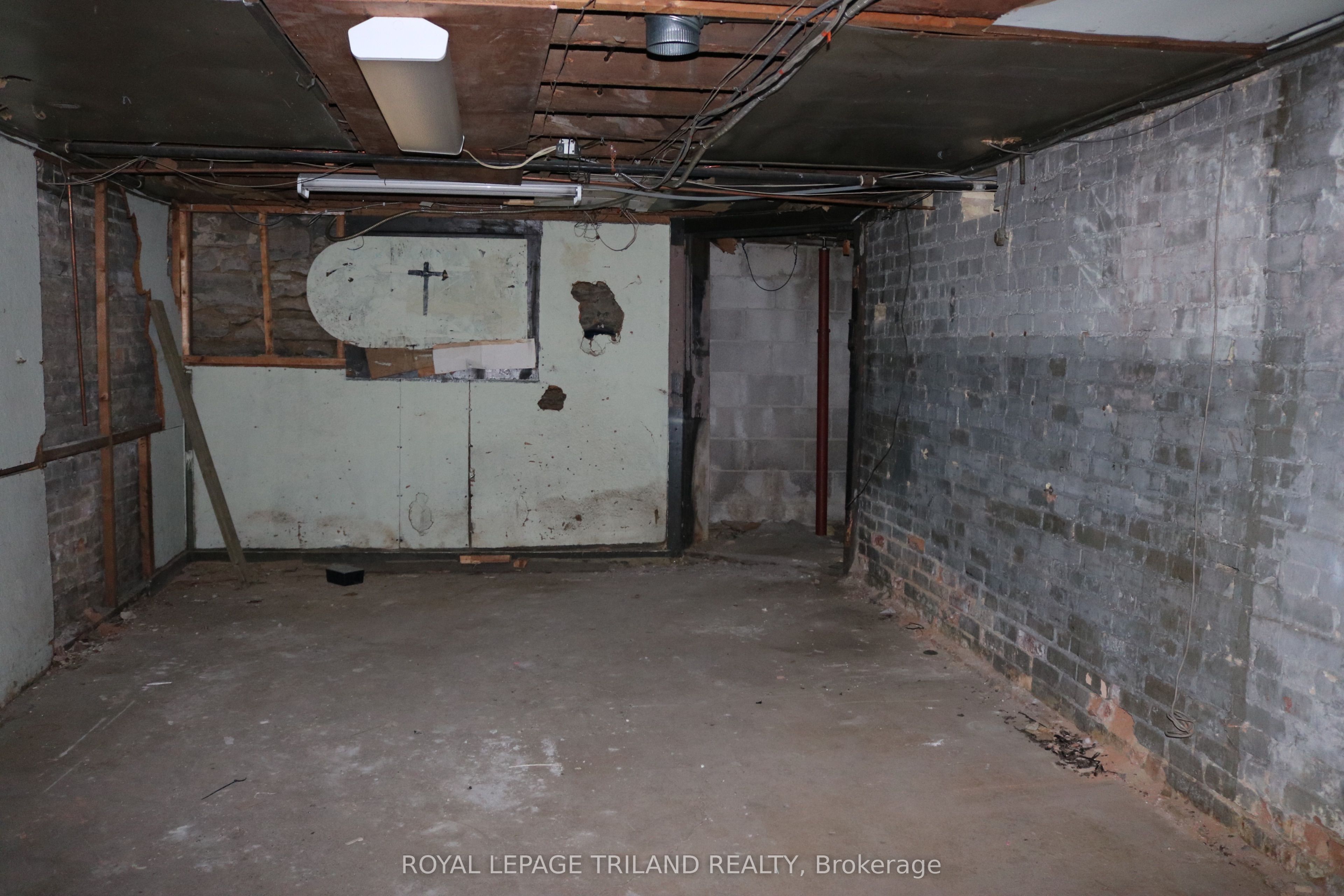 #main Floor - 656 Talbot Street Property Photo 38