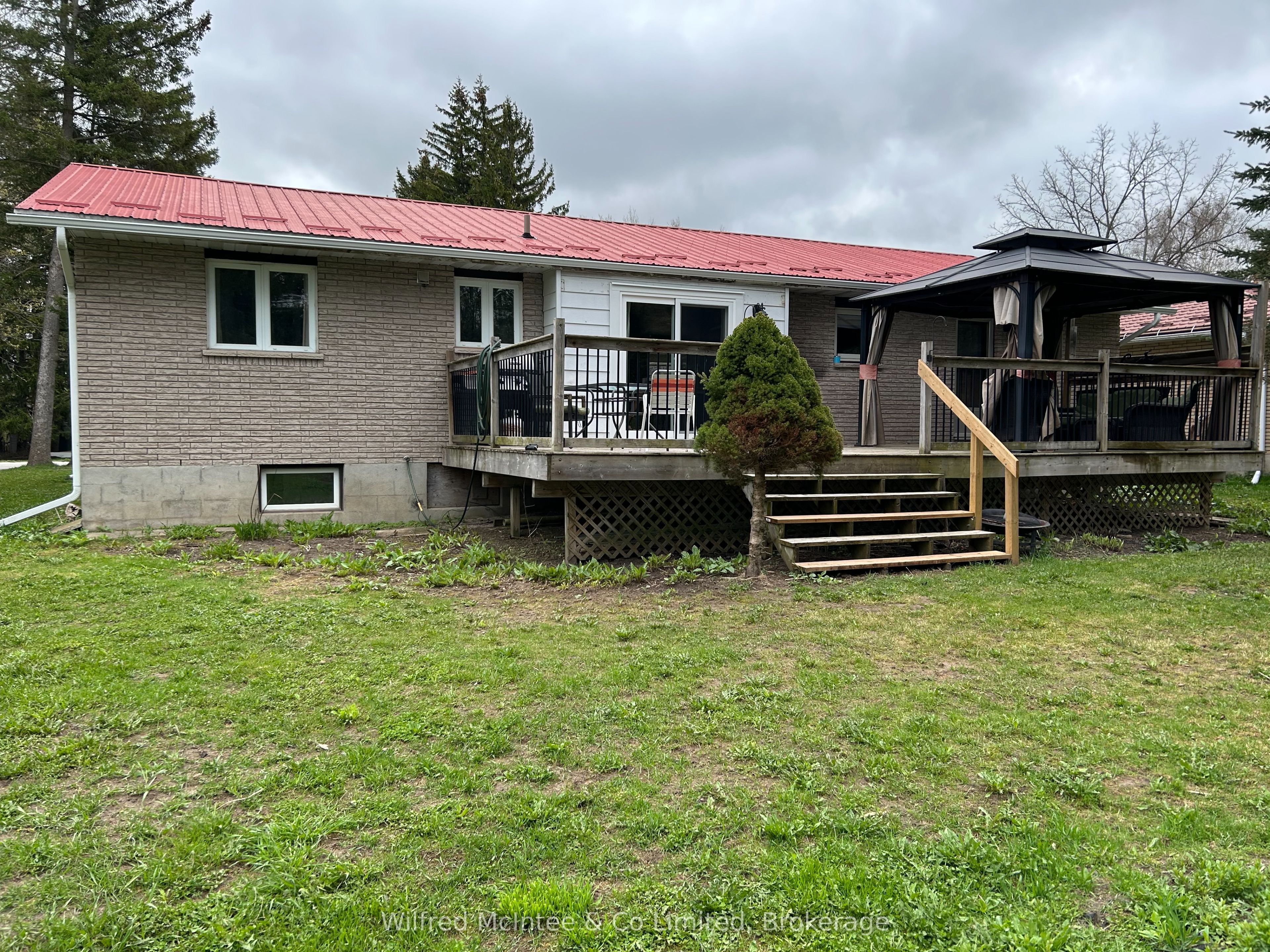 558 Queen Street Property Photo 7