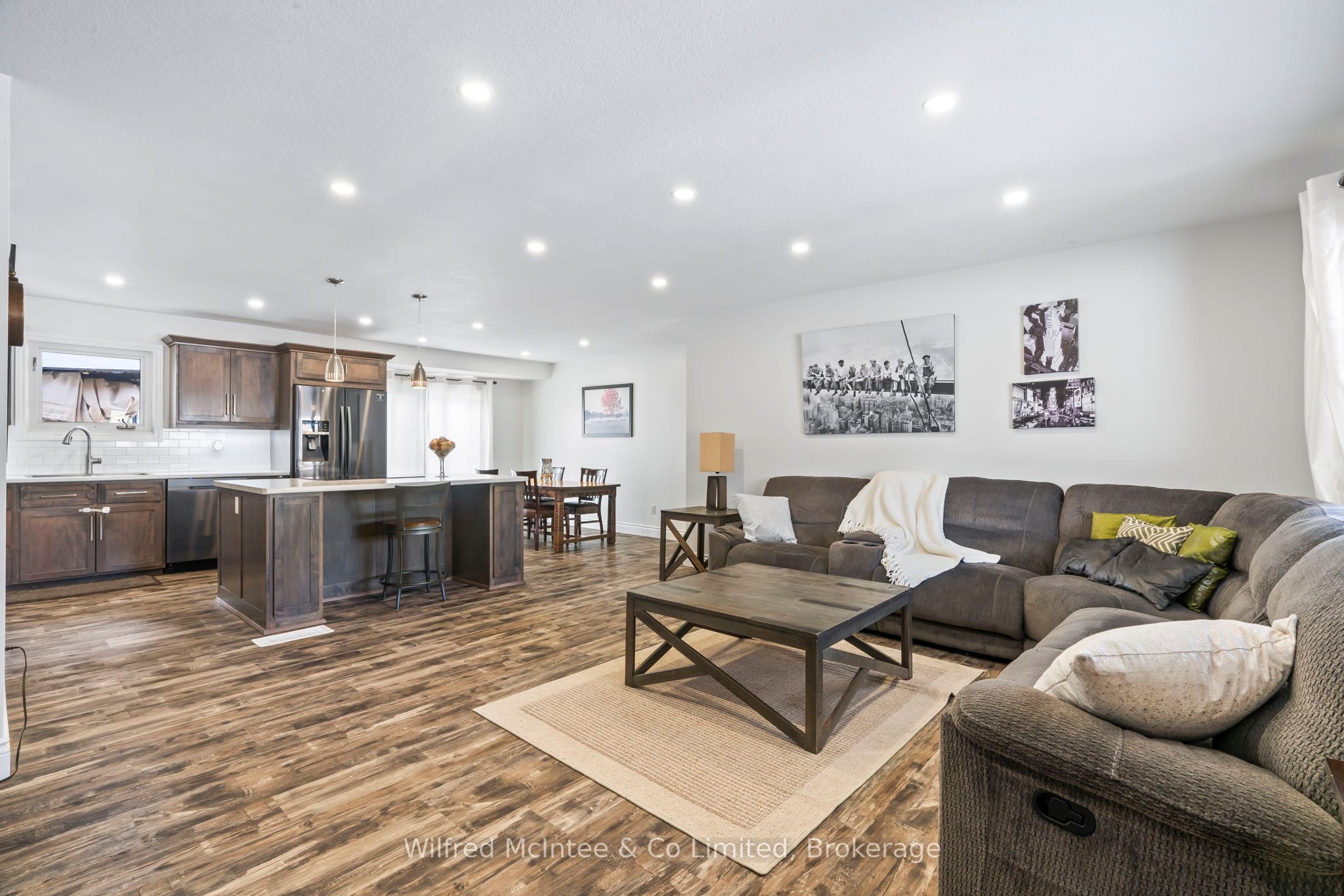 558 Queen Street Property Photo 8