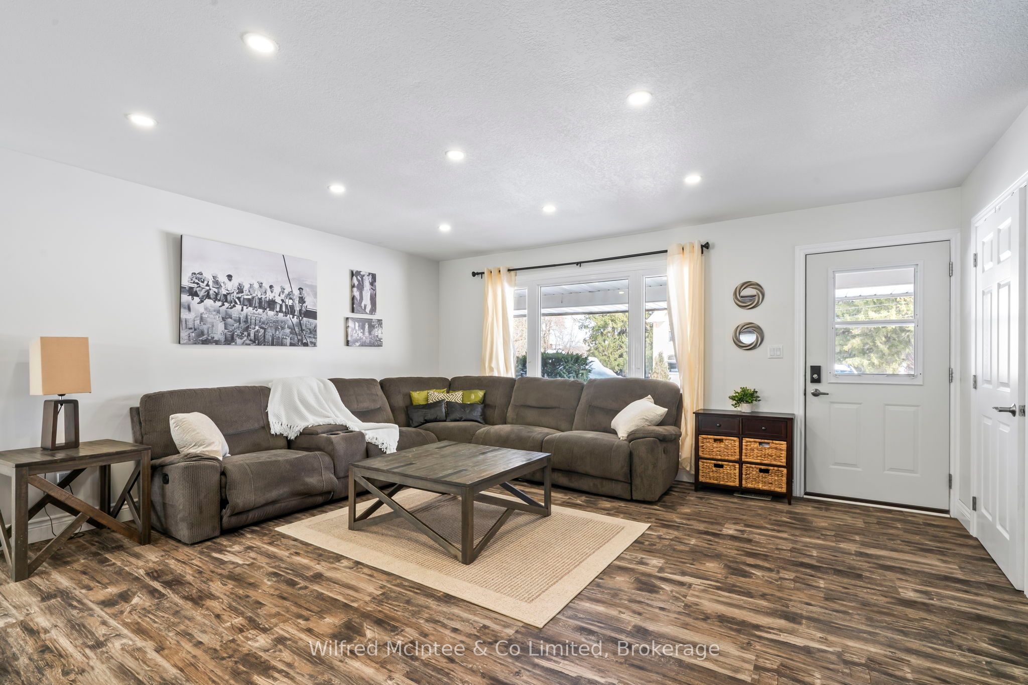 558 Queen Street Property Photo 10