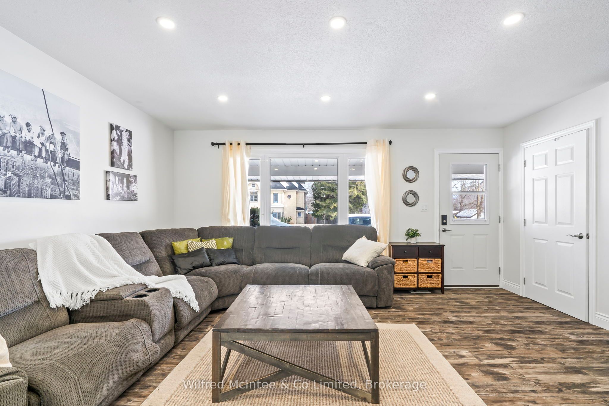 558 Queen Street Property Photo 11