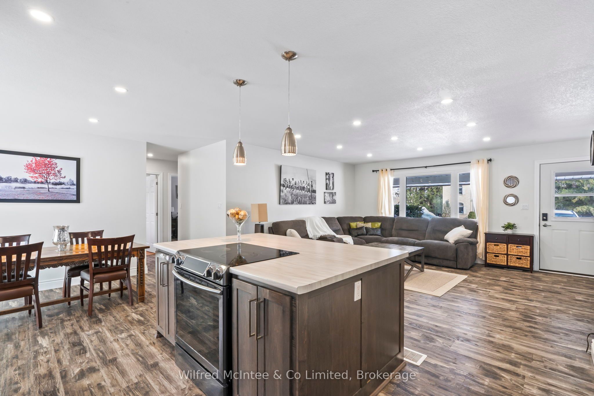 558 Queen Street Property Photo 12