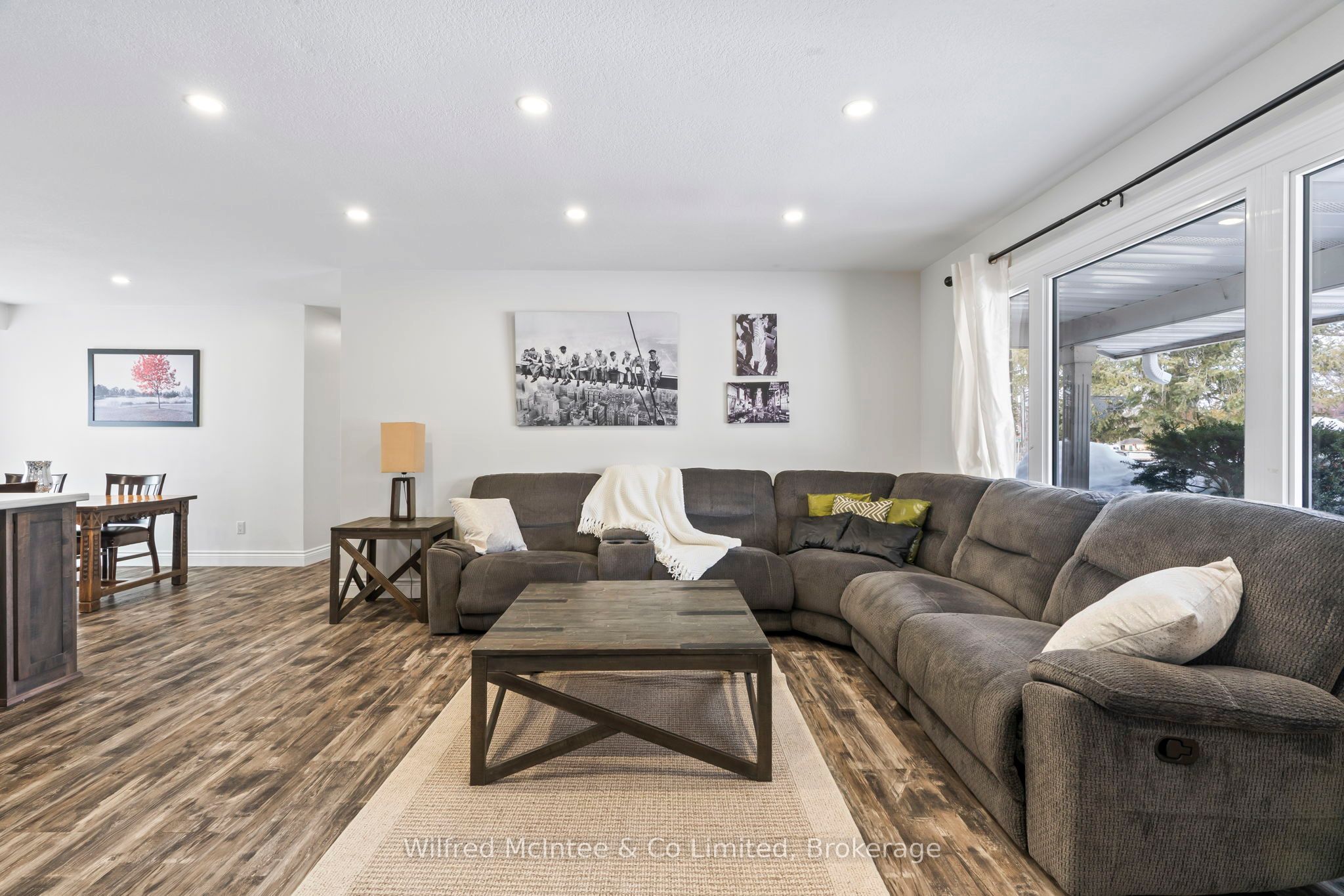 558 Queen Street Property Photo 13