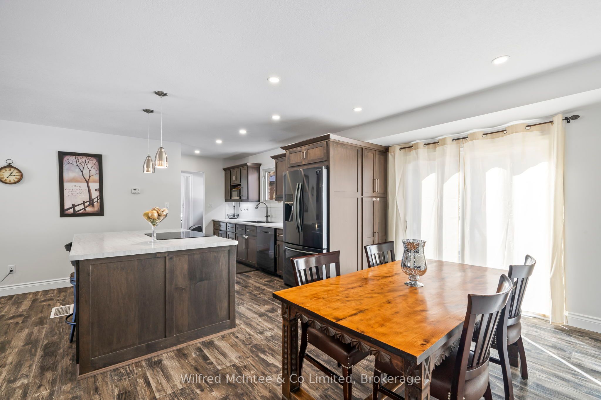 558 Queen Street Property Photo 14
