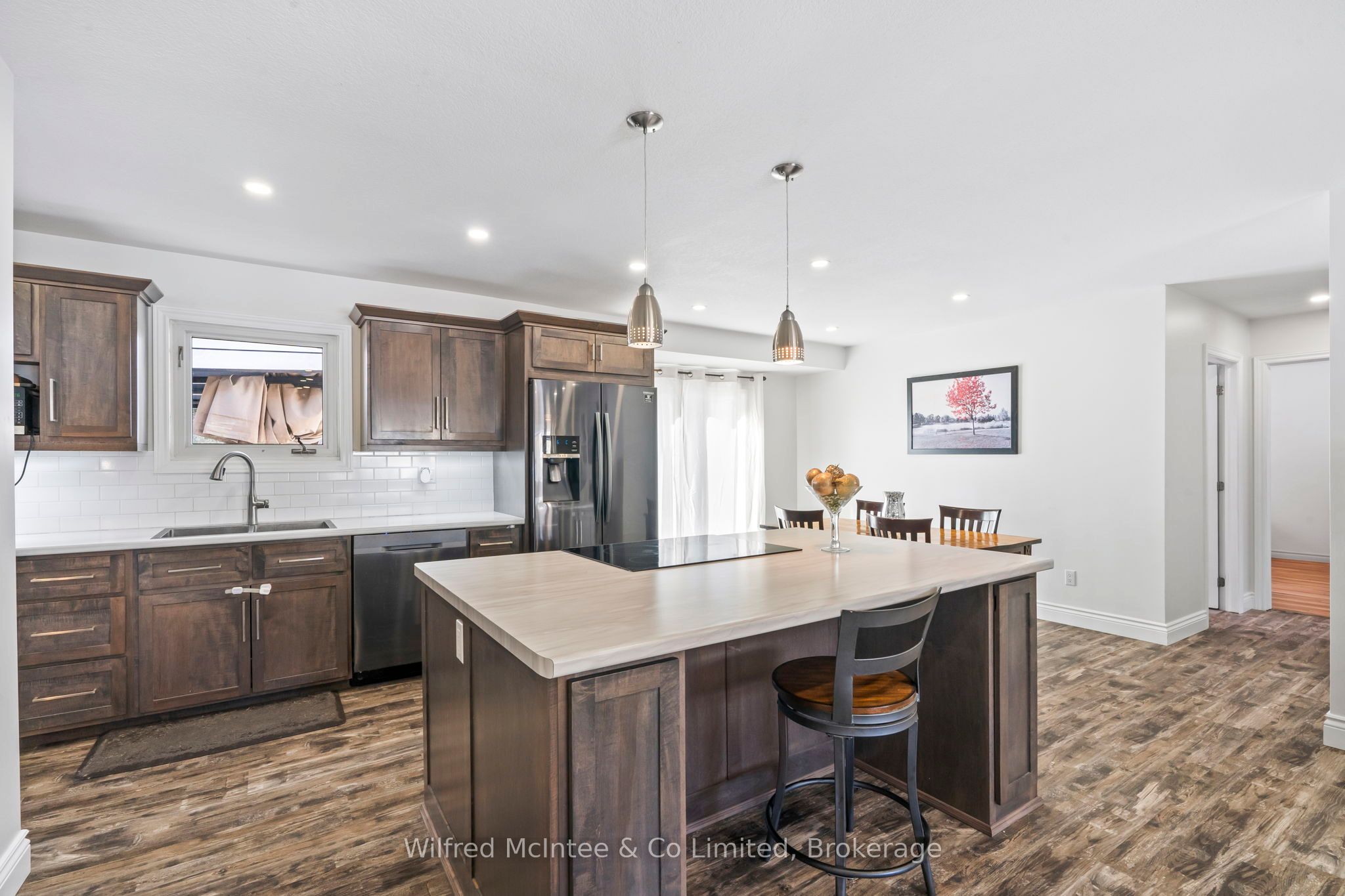 558 Queen Street Property Photo 15