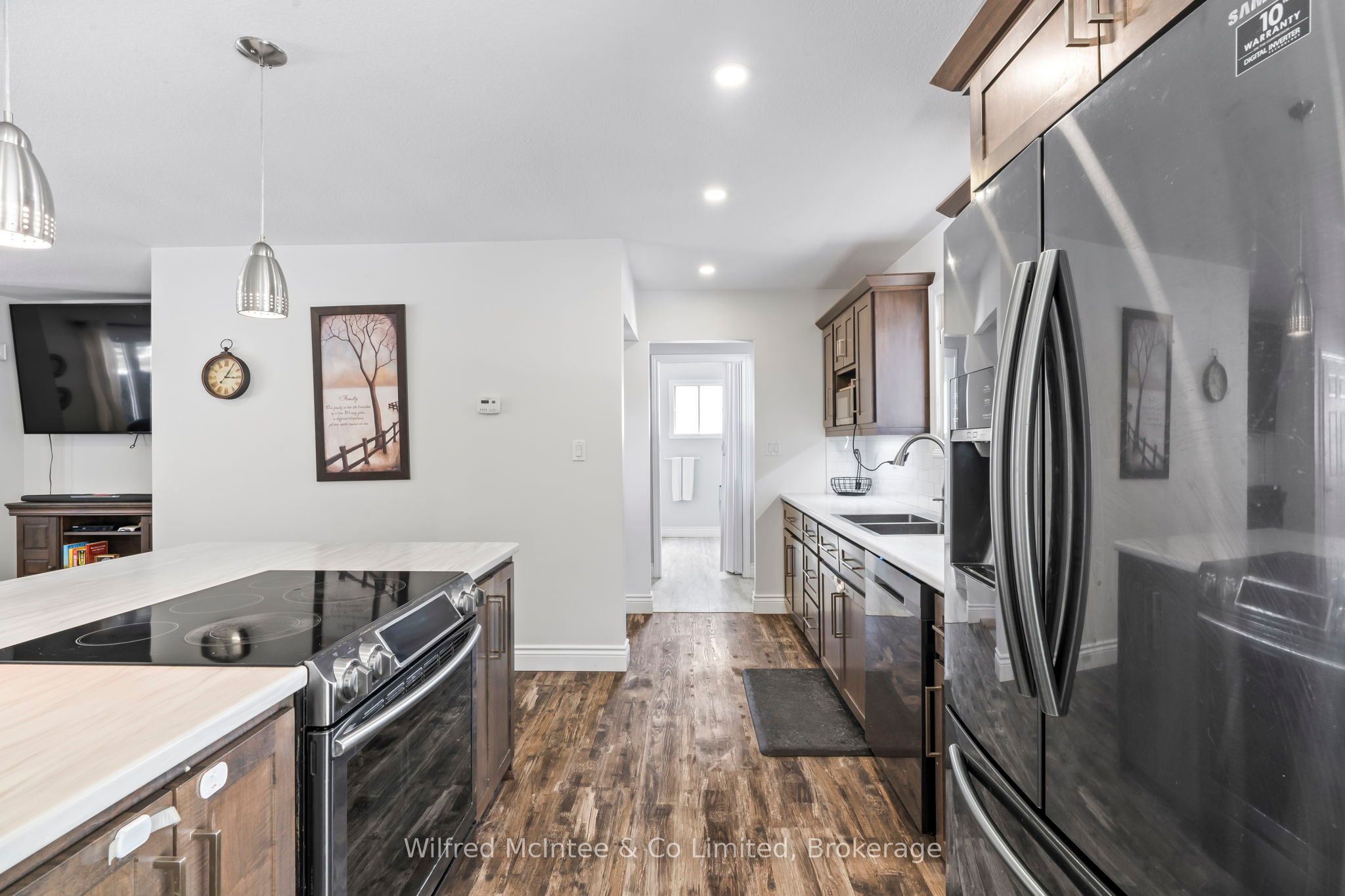 558 Queen Street Property Photo 16