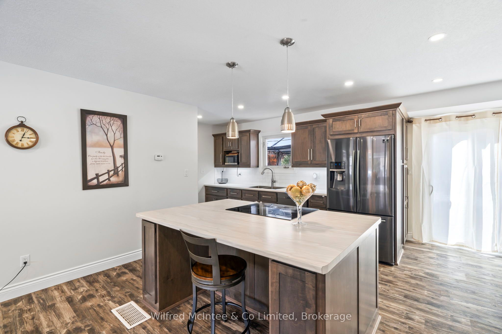 558 Queen Street Property Photo 18