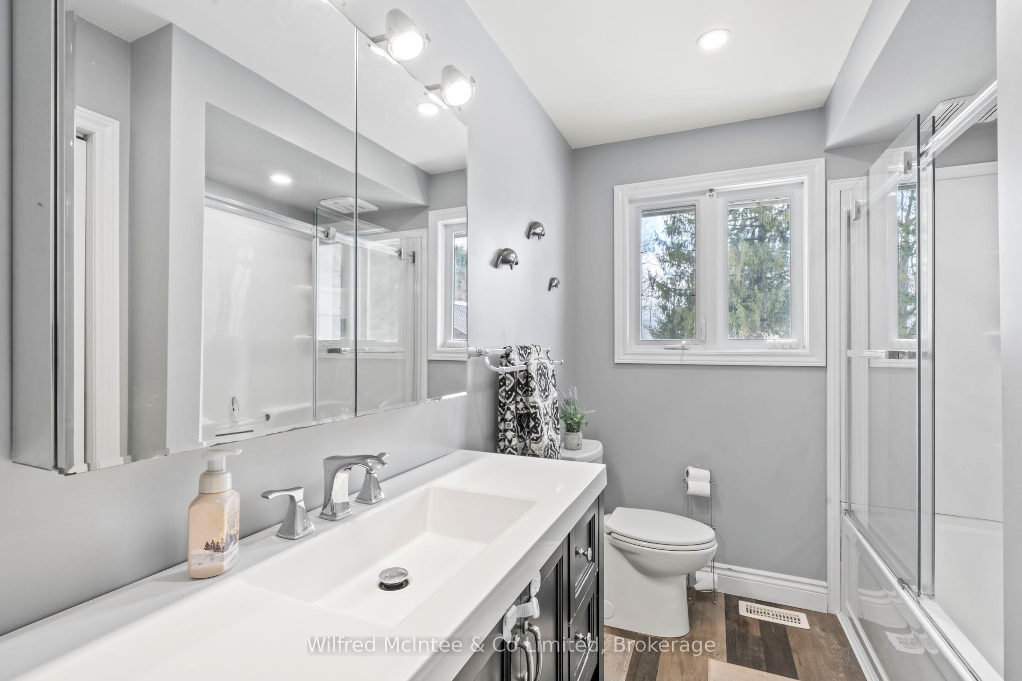 558 Queen Street Property Photo 22