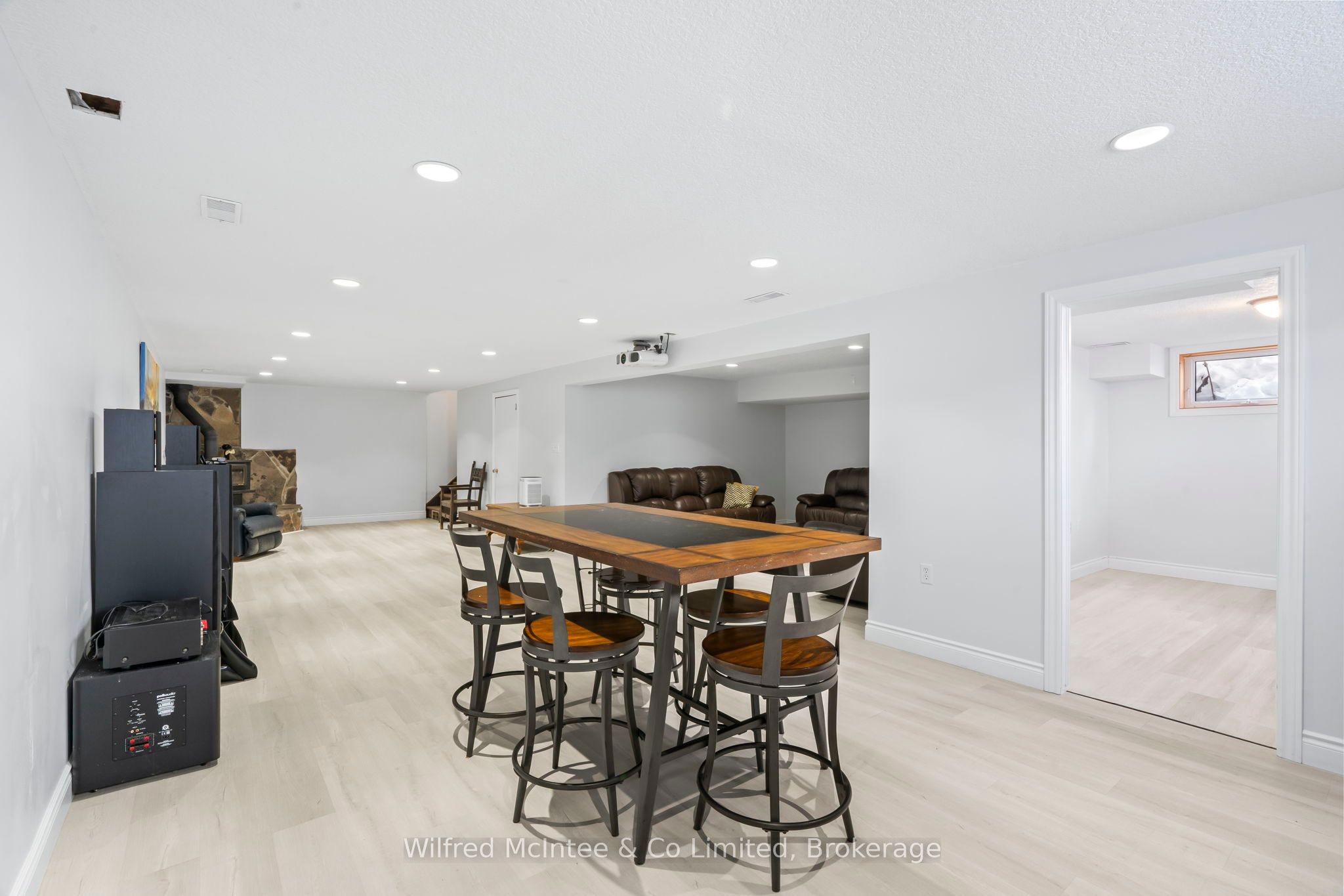 558 Queen Street Property Photo 29