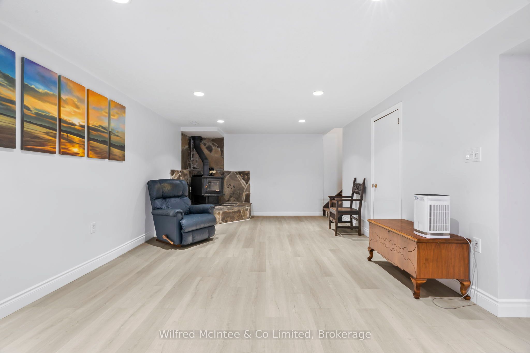 558 Queen Street Property Photo 31