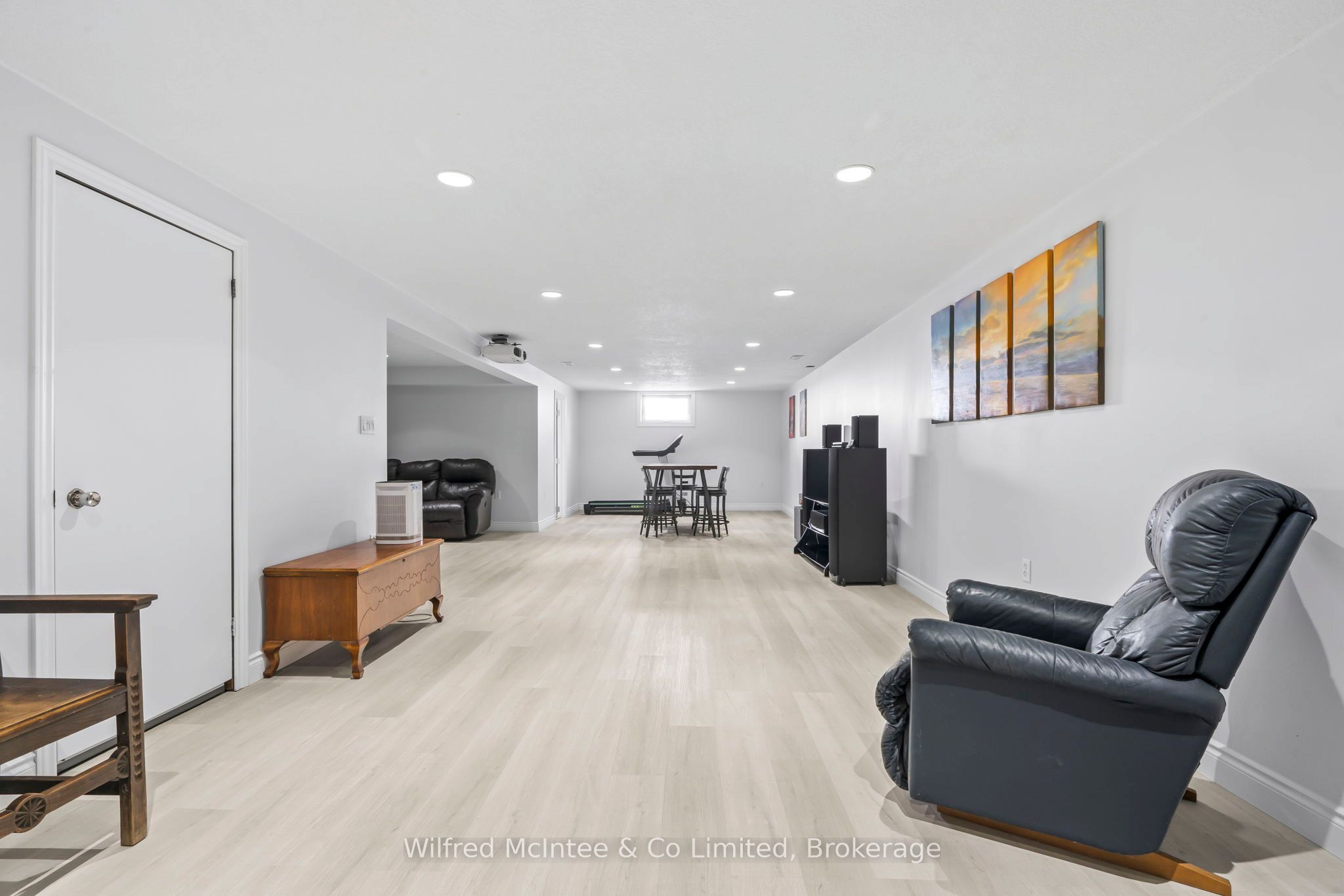 558 Queen Street Property Photo 32