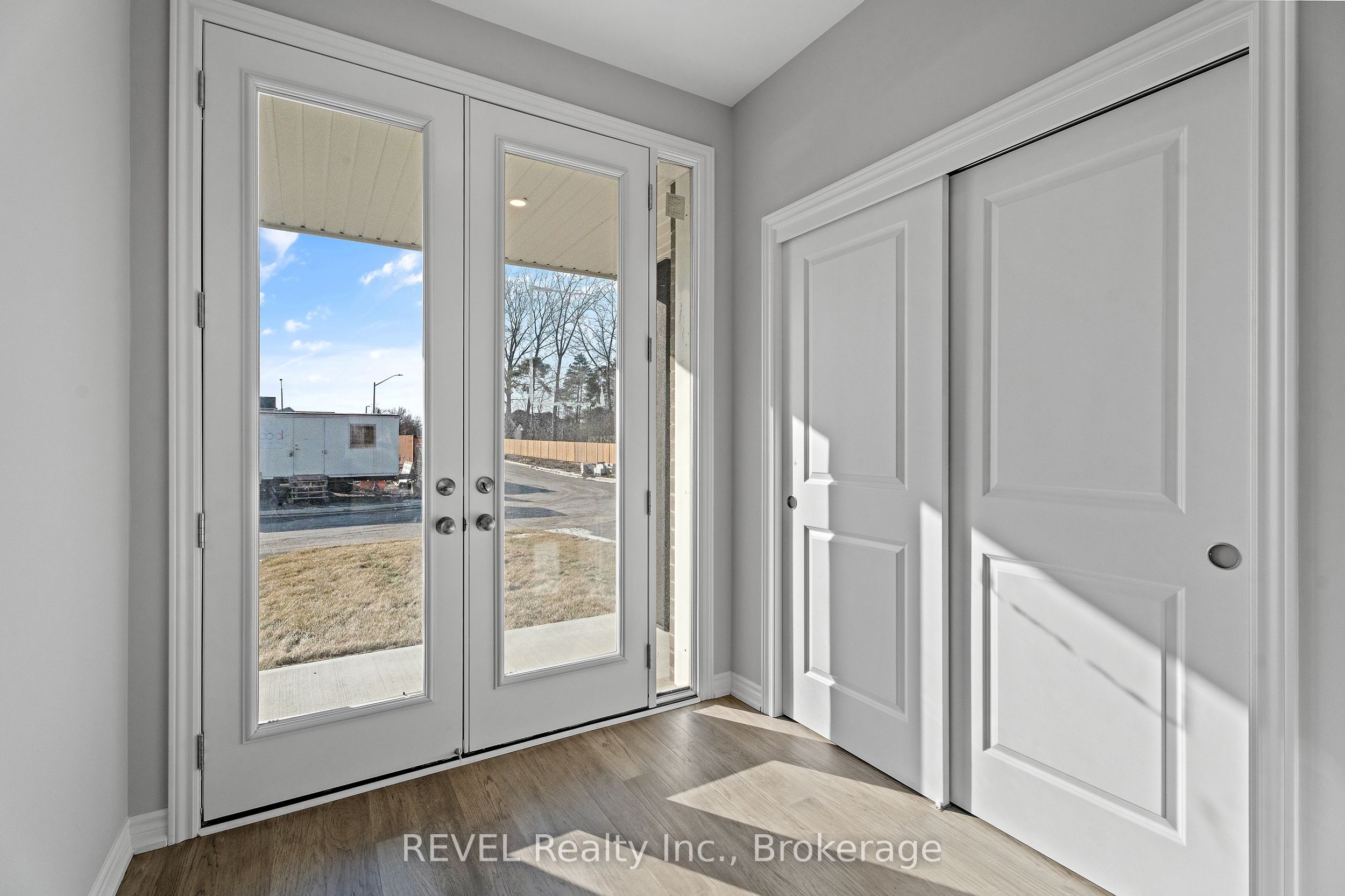 210 Wellandvale Drive Property Photo 4
