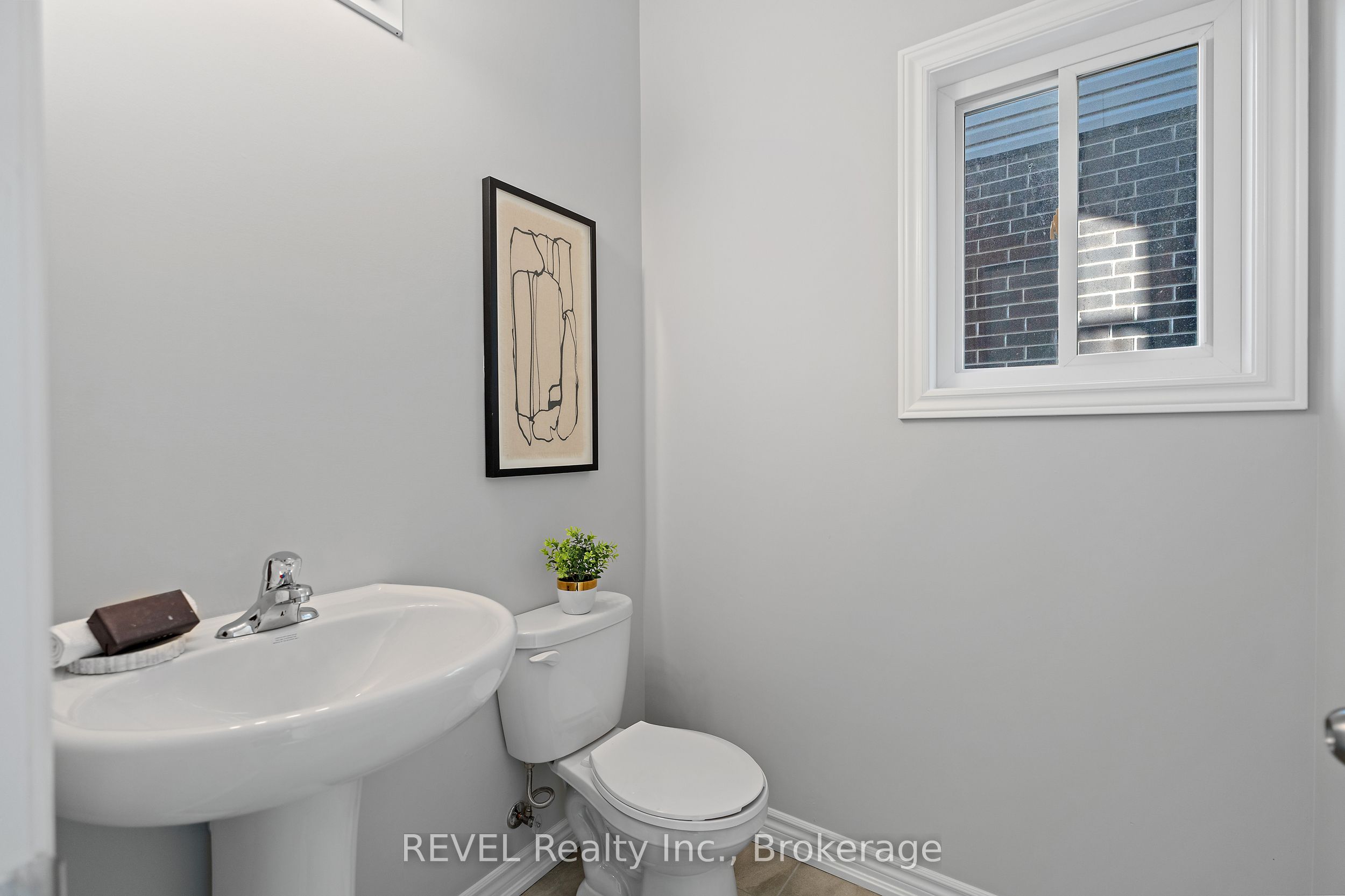 210 Wellandvale Drive Property Photo 16