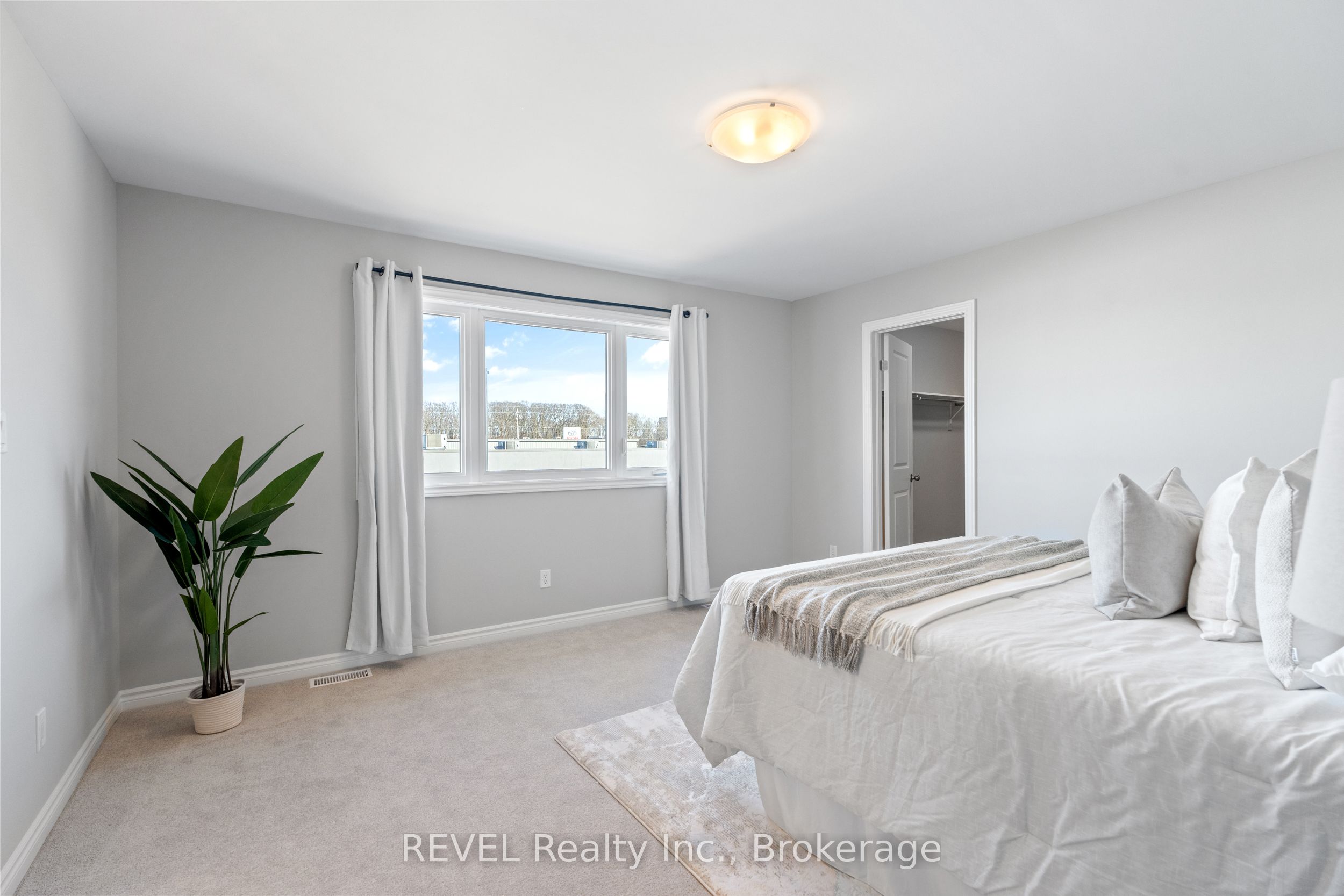 210 Wellandvale Drive Property Photo 20