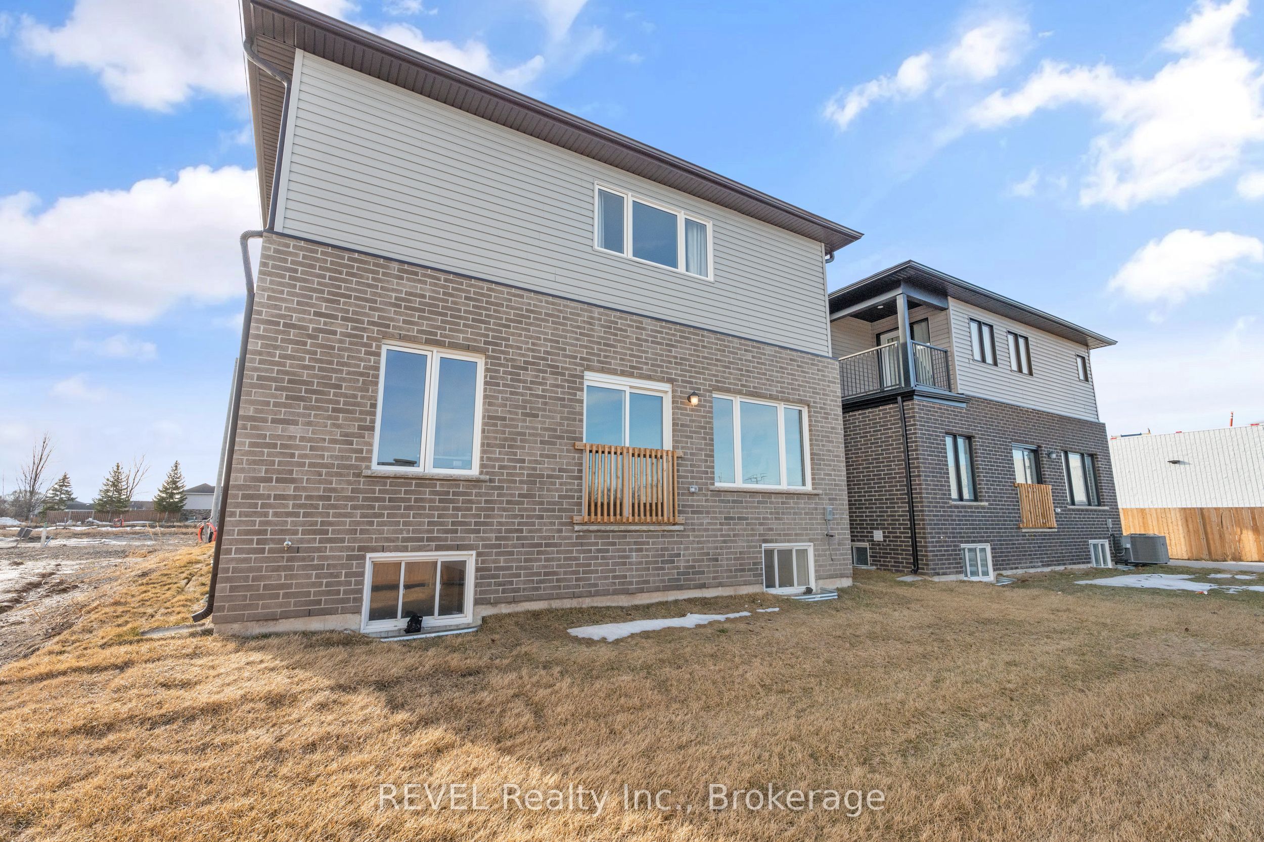 210 Wellandvale Drive Property Photo 34