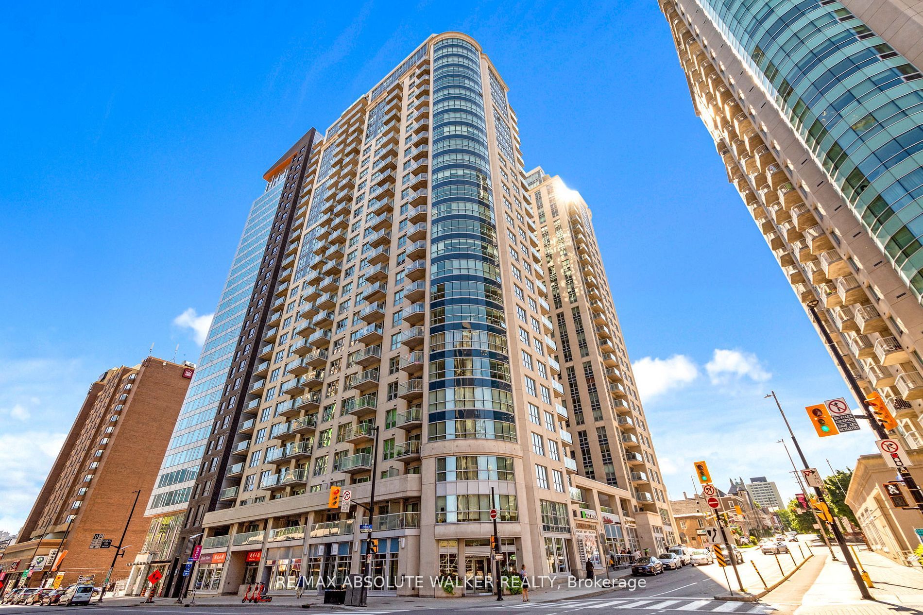 242 Rideau St Property Photo